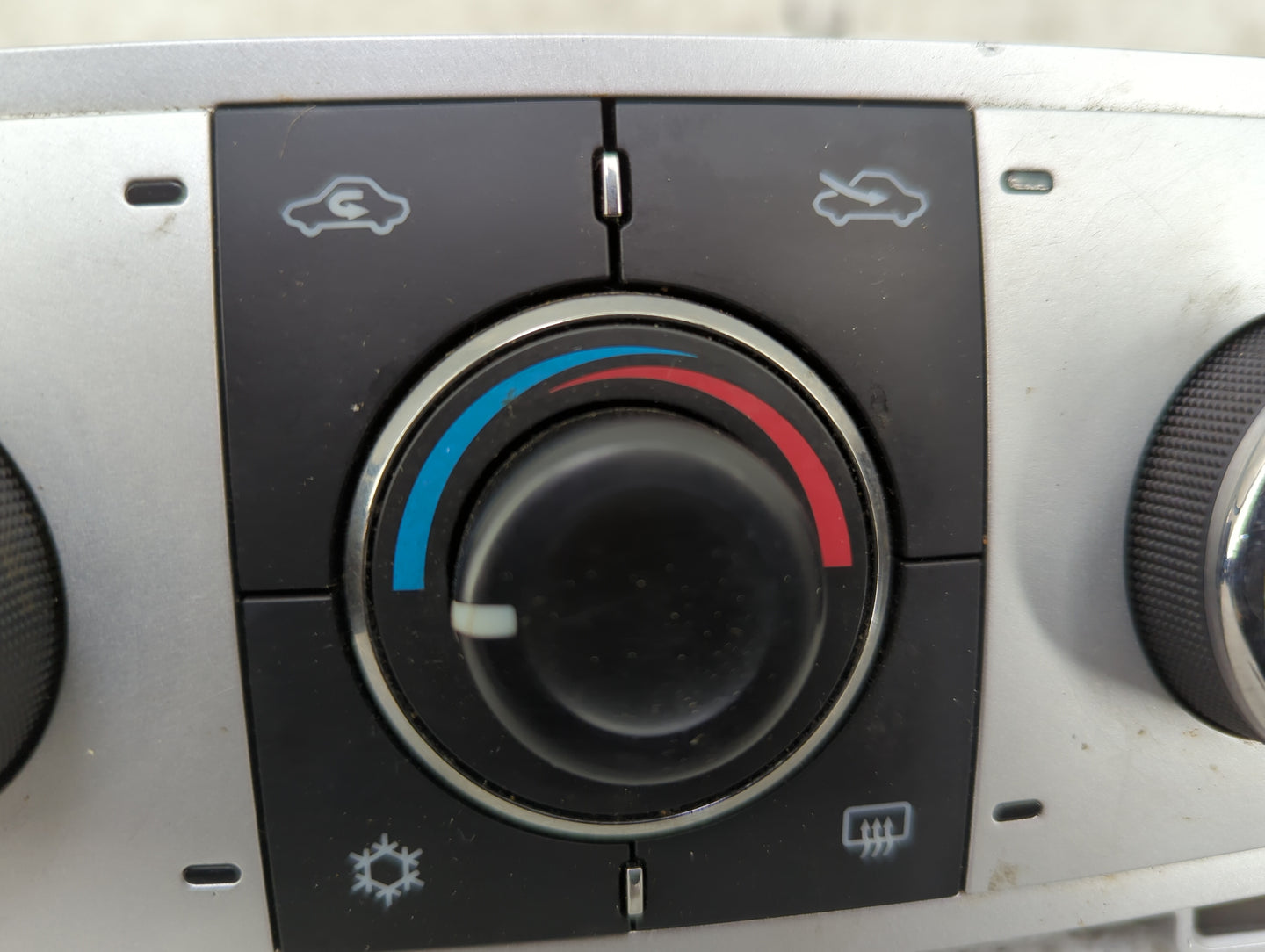2008-2012 Chevrolet Malibu Climate Control Module Temperature AC/Heater Replacement P/N:28272781 Fits OEM Used Auto Parts - 