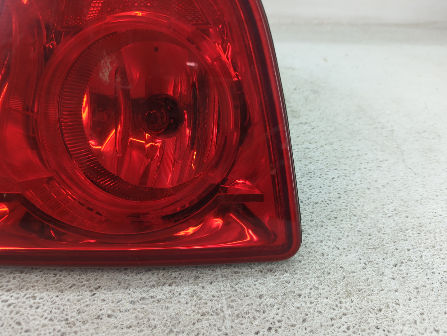 2008-2012 Chevrolet Malibu Tail Light Assembly Passenger Right OEM P/N:20914364 Fits Fits 2008 2009 2010 2011 2012 OEM Used 