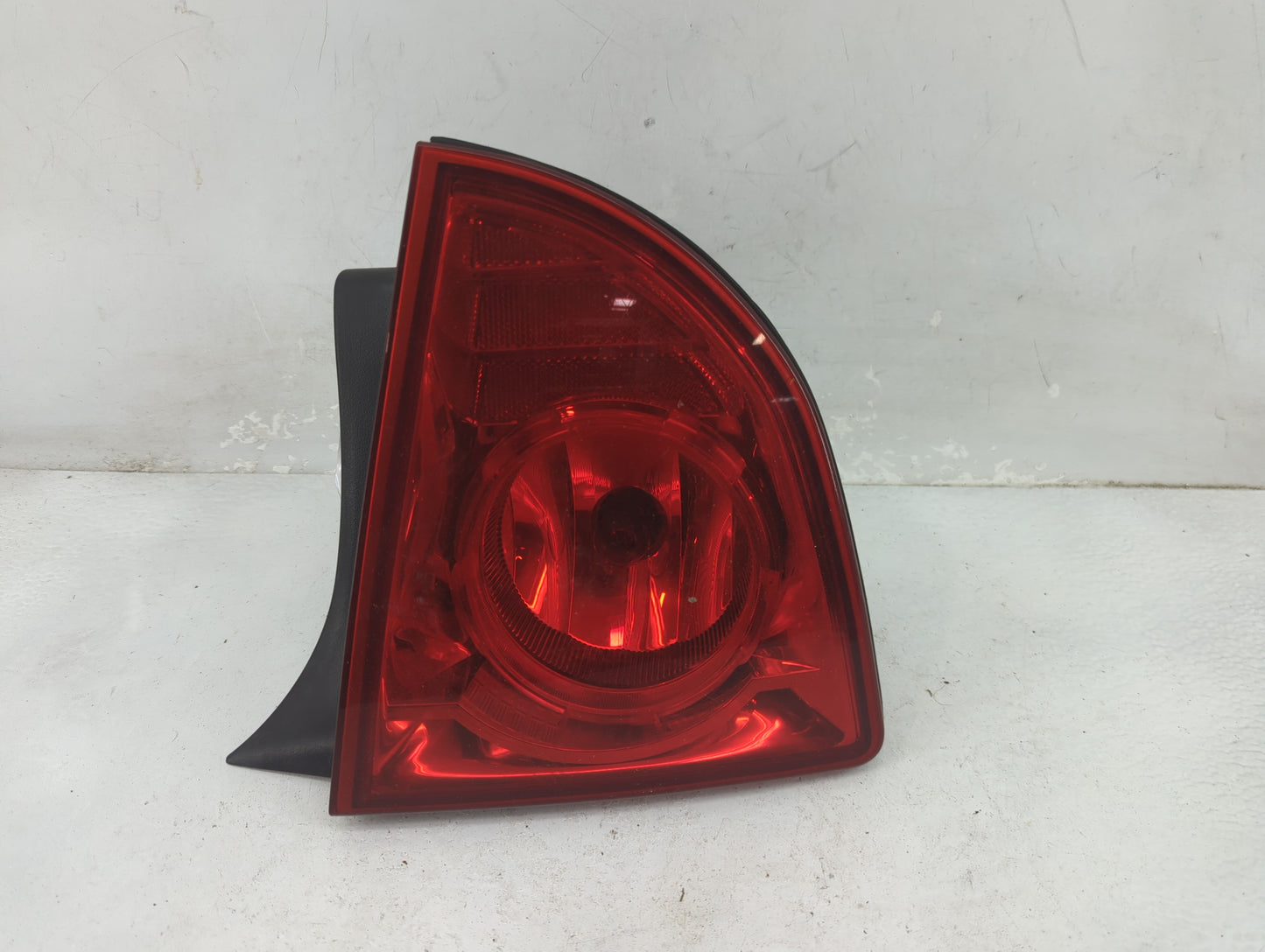 2008 Chevrolet Malibu Passenger Right Side Deck Lid Mounted Tail Light - Oemusedautoparts1.com