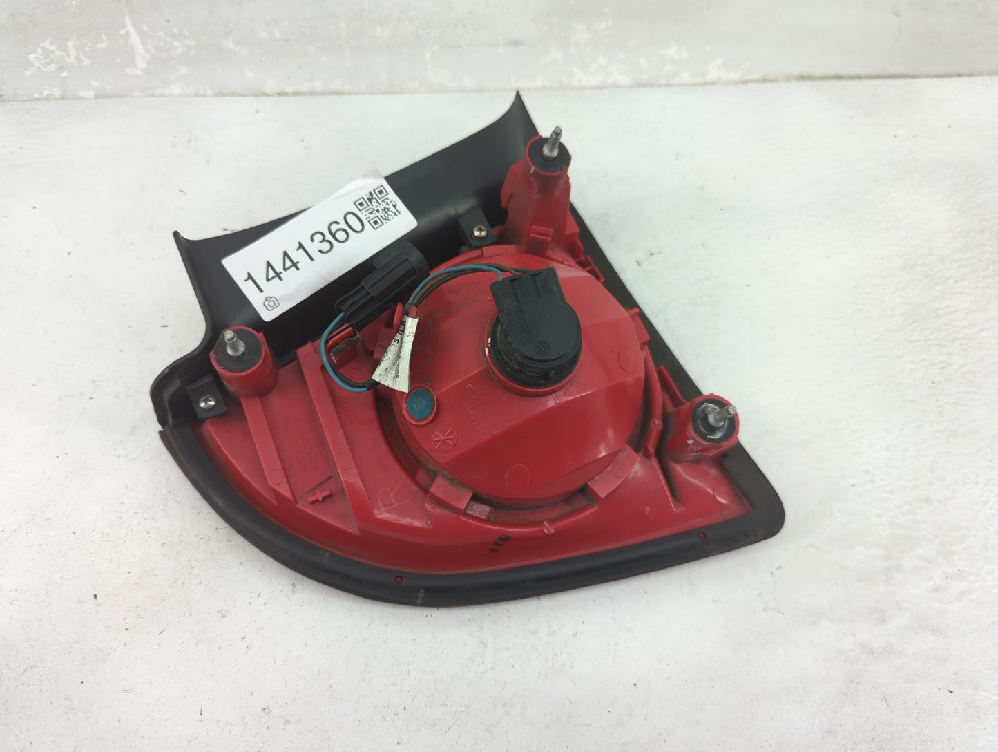 2008 Chevrolet Malibu Passenger Right Side Deck Lid Mounted Tail Light - Oemusedautoparts1.com