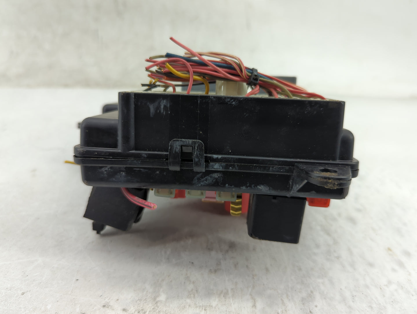 2010-2012 Chevrolet Malibu Body Control Module Bcm Inner Cabin Fuse Box 1442702 - Oemusedautoparts1.com