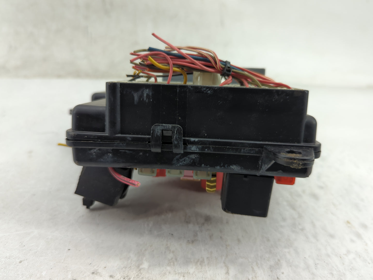 2010-2012 Chevrolet Malibu Body Control Module Bcm Inner Cabin Fuse Box 1442702 - Oemusedautoparts1.com