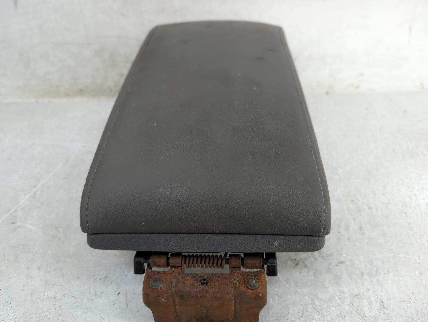 2010 Chevrolet Malibu Center Console Armrest Cover Lid Fits OEM Used Auto Parts - Oemusedautoparts1.com