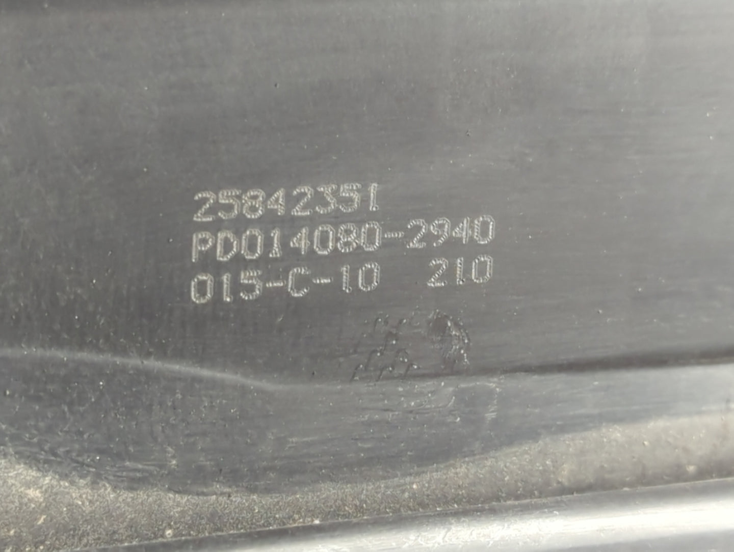 2010 Chevrolet Malibu Engine Cover Black - Oemusedautoparts1.com