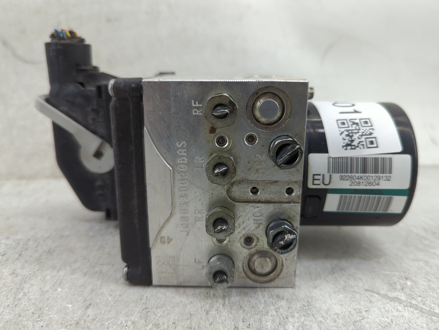 2010 Chevrolet Malibu ABS Pump Control Module Replacement P/N:25949990 Fits OEM Used Auto Parts - Oemusedautoparts1.com