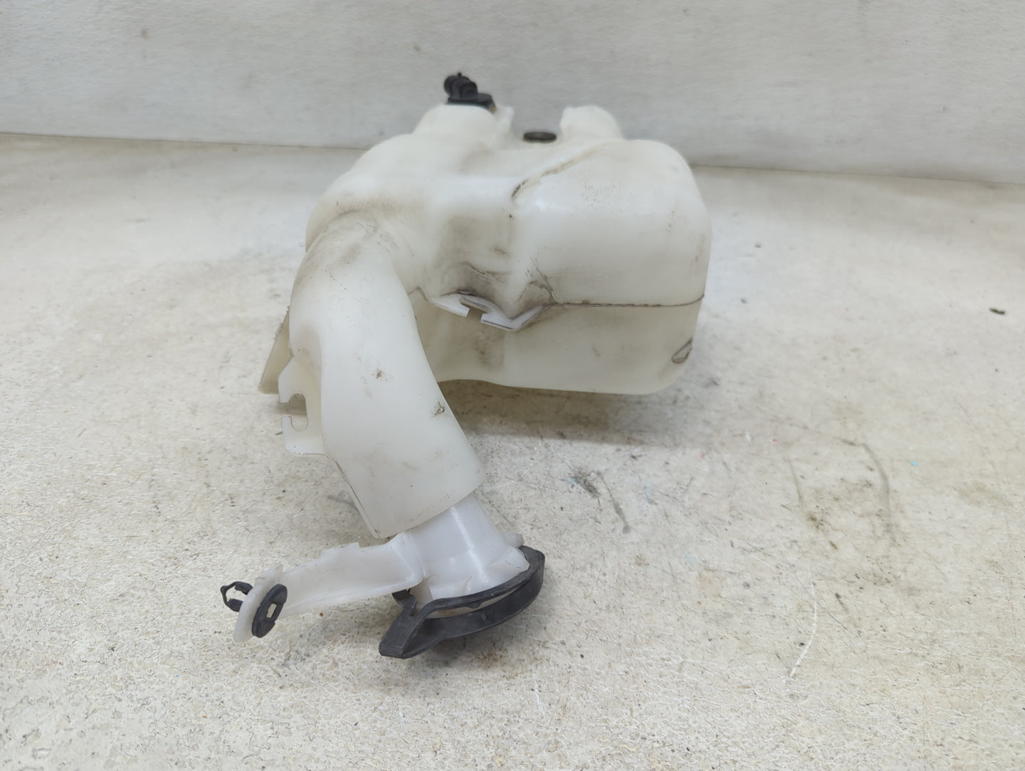 2008-2012 Chevrolet Malibu Windshield Washer Fluid Reservoir Bottle Oem 1465581 - Oemusedautoparts1.com