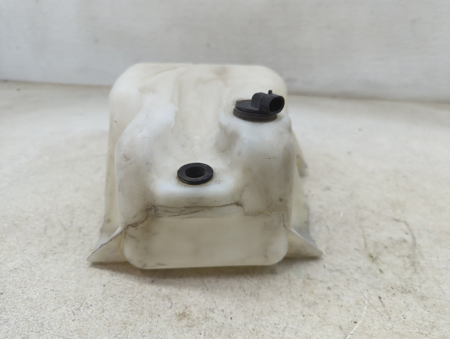 2008-2012 Chevrolet Malibu Windshield Washer Fluid Reservoir Bottle Oem 1465581 - Oemusedautoparts1.com