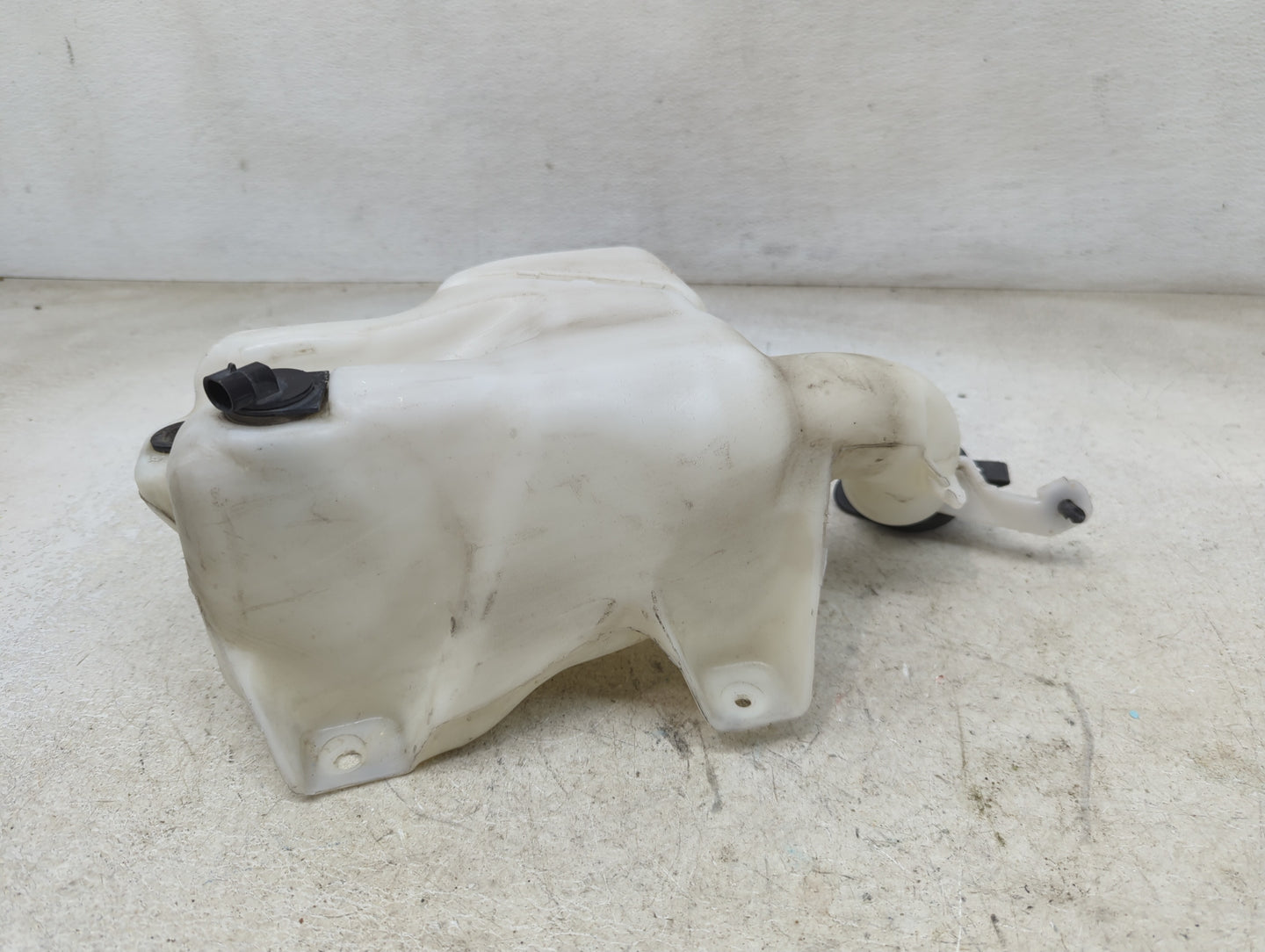 2008-2012 Chevrolet Malibu Windshield Washer Fluid Reservoir Bottle Oem 1465581 - Oemusedautoparts1.com