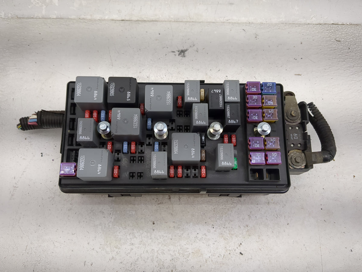 2008-2012 Chevrolet Malibu Fusebox Fuse Box Panel Relay Module P/N:13572722 Fits Fits 2008 2009 2010 2011 2012 OEM Used Auto