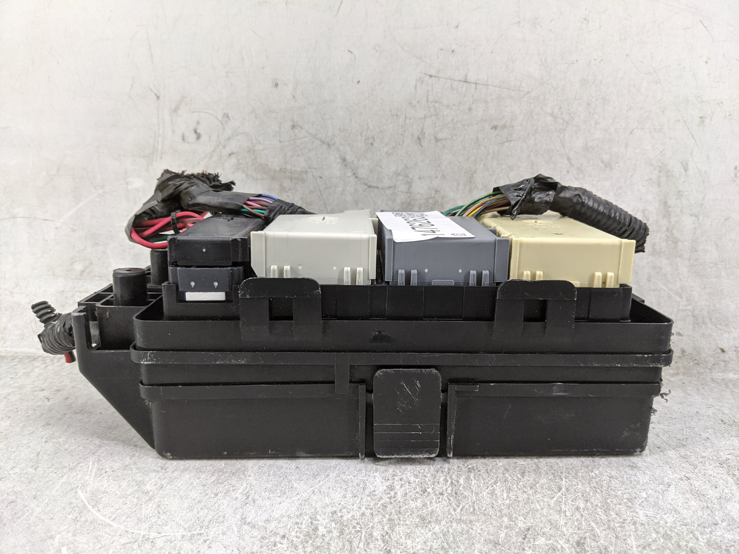 2009-2012 Chevrolet Malibu Fusebox Fuse Box Panel Relay Module P/N:20822695 Fits Fits 2009 2010 2011 2012 OEM Used Auto Part