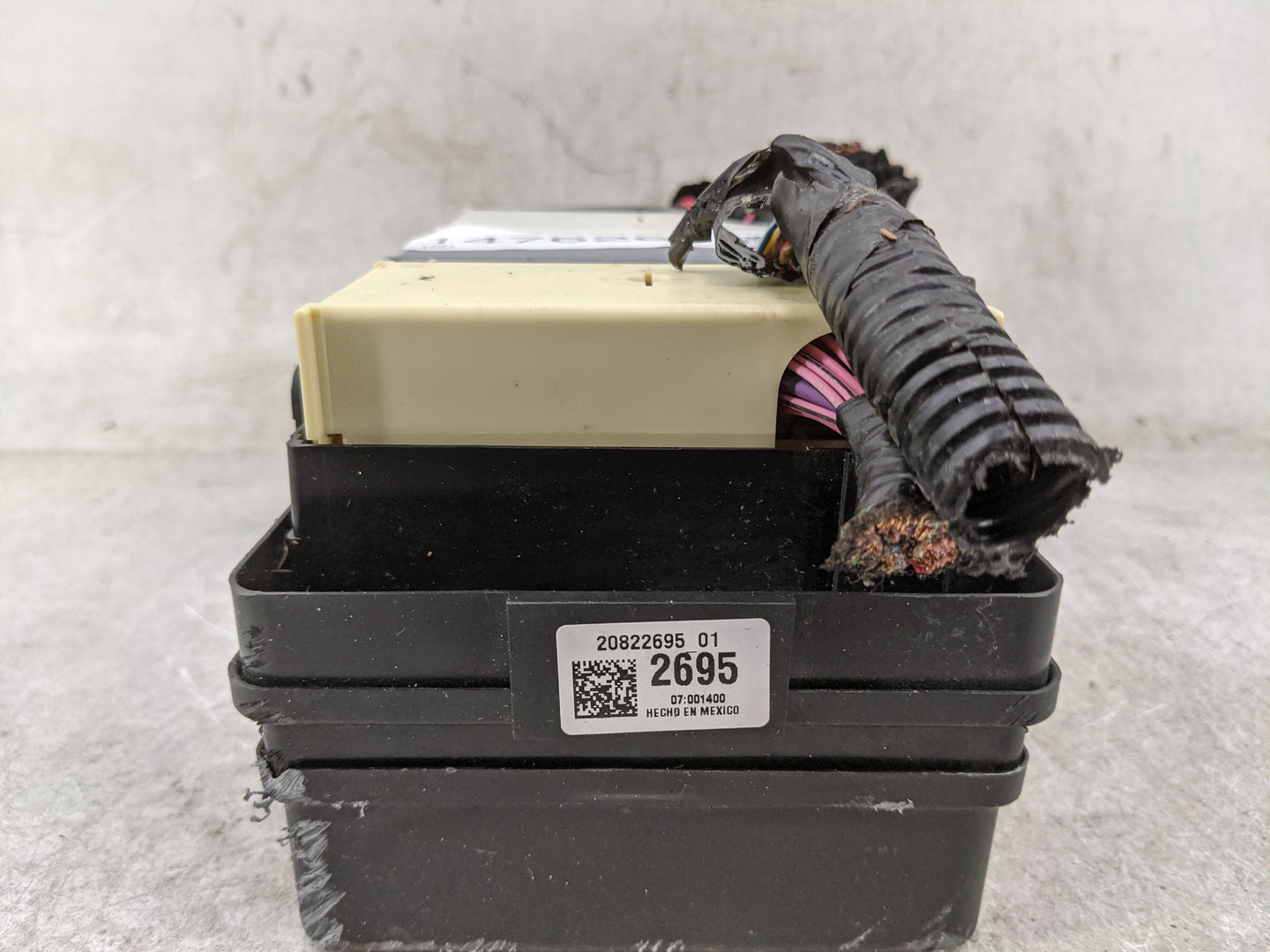 2009-2012 Chevrolet Malibu Fusebox Fuse Box Panel Relay Module P/N:20822695 Fits Fits 2009 2010 2011 2012 OEM Used Auto Part