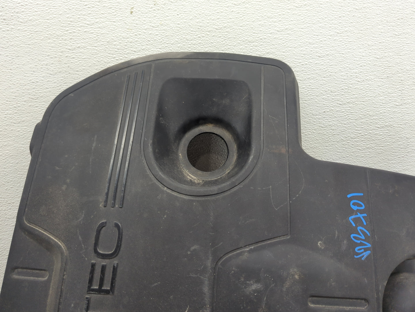2010 Chevrolet Malibu Engine Cover 1479413 - Oemusedautoparts1.com