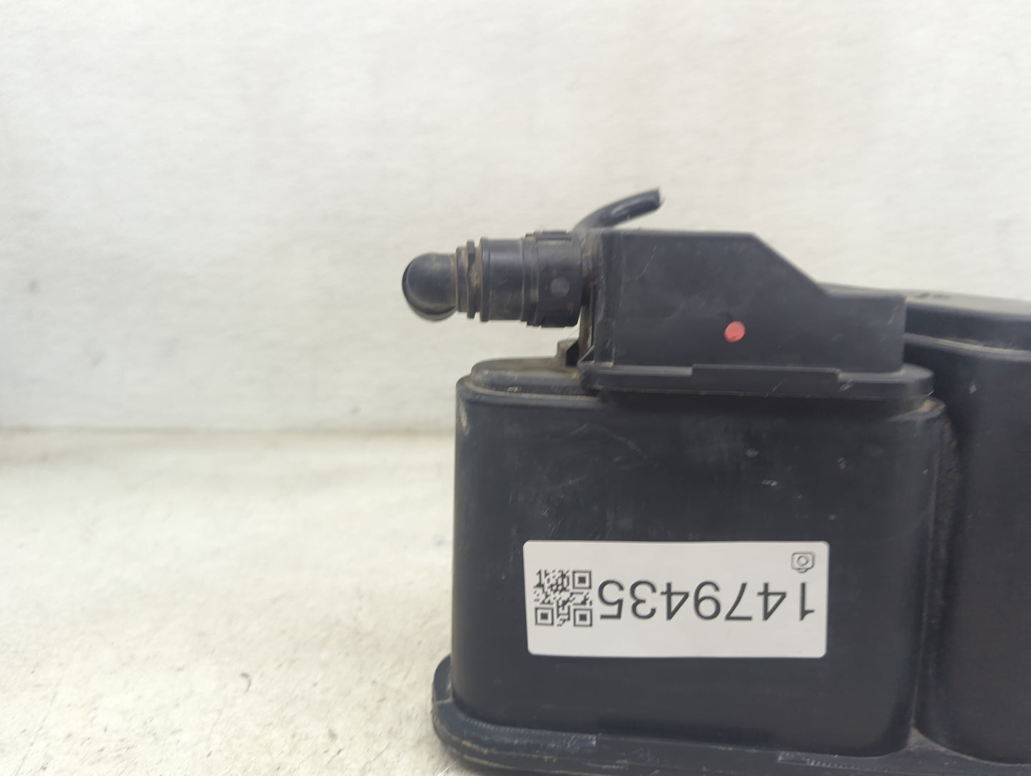 2010 Chevrolet Malibu Fuel Vapor Charcoal Canister - Oemusedautoparts1.com