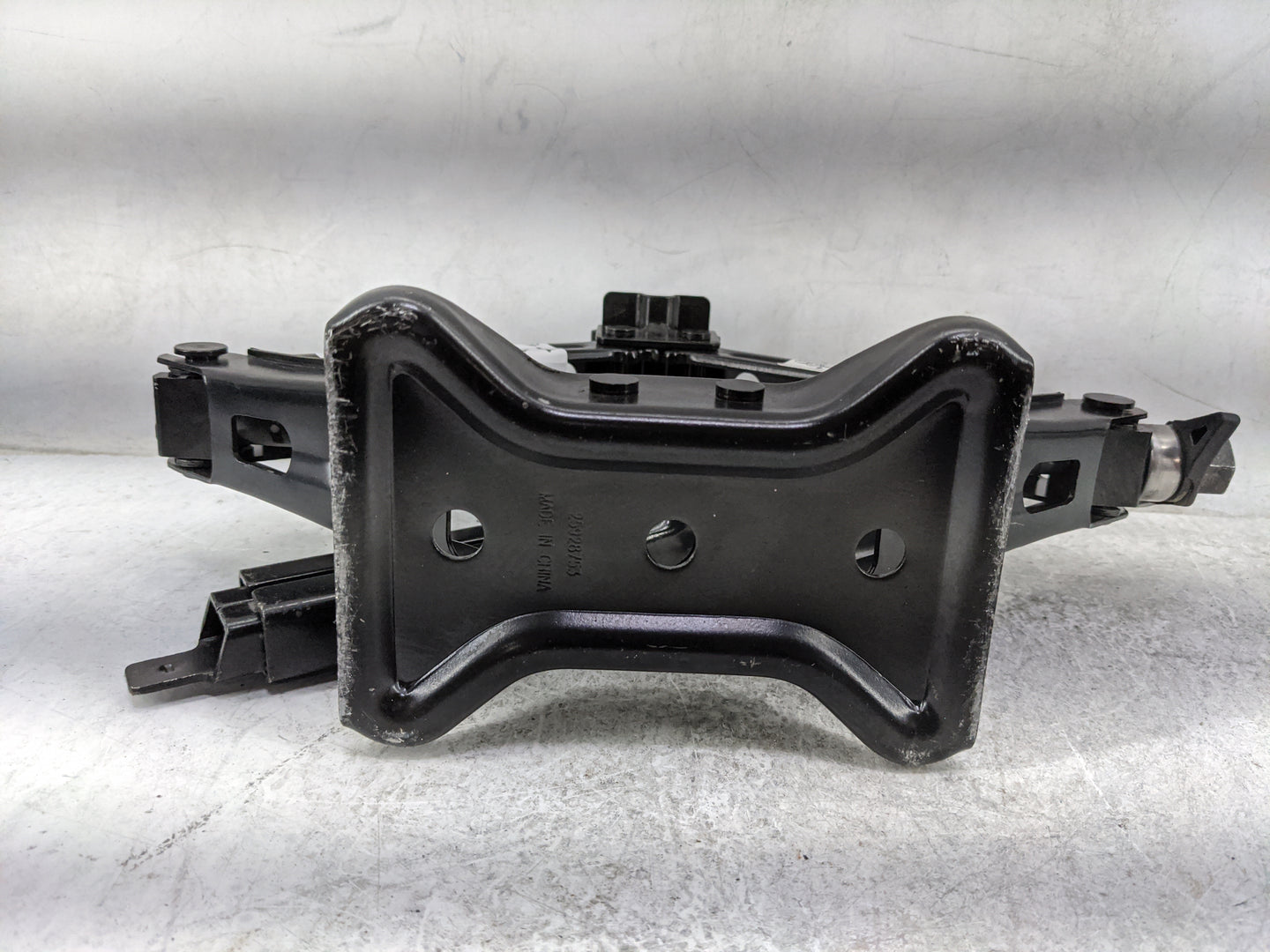 2010 Chevrolet Malibu Spare Scissor Car Jack Black - Oemusedautoparts1.com