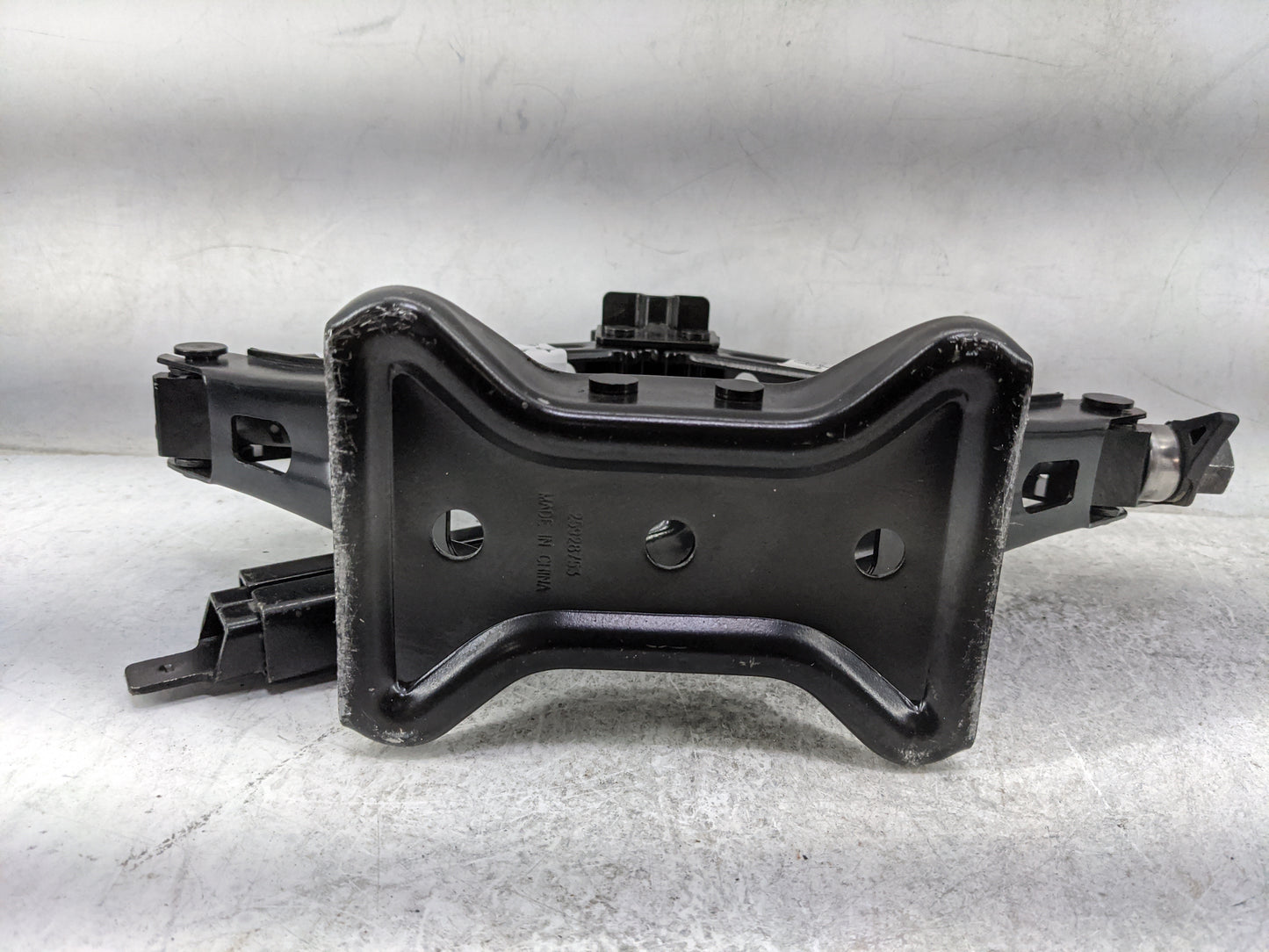 2010 Chevrolet Malibu Spare Scissor Car Jack Black - Oemusedautoparts1.com