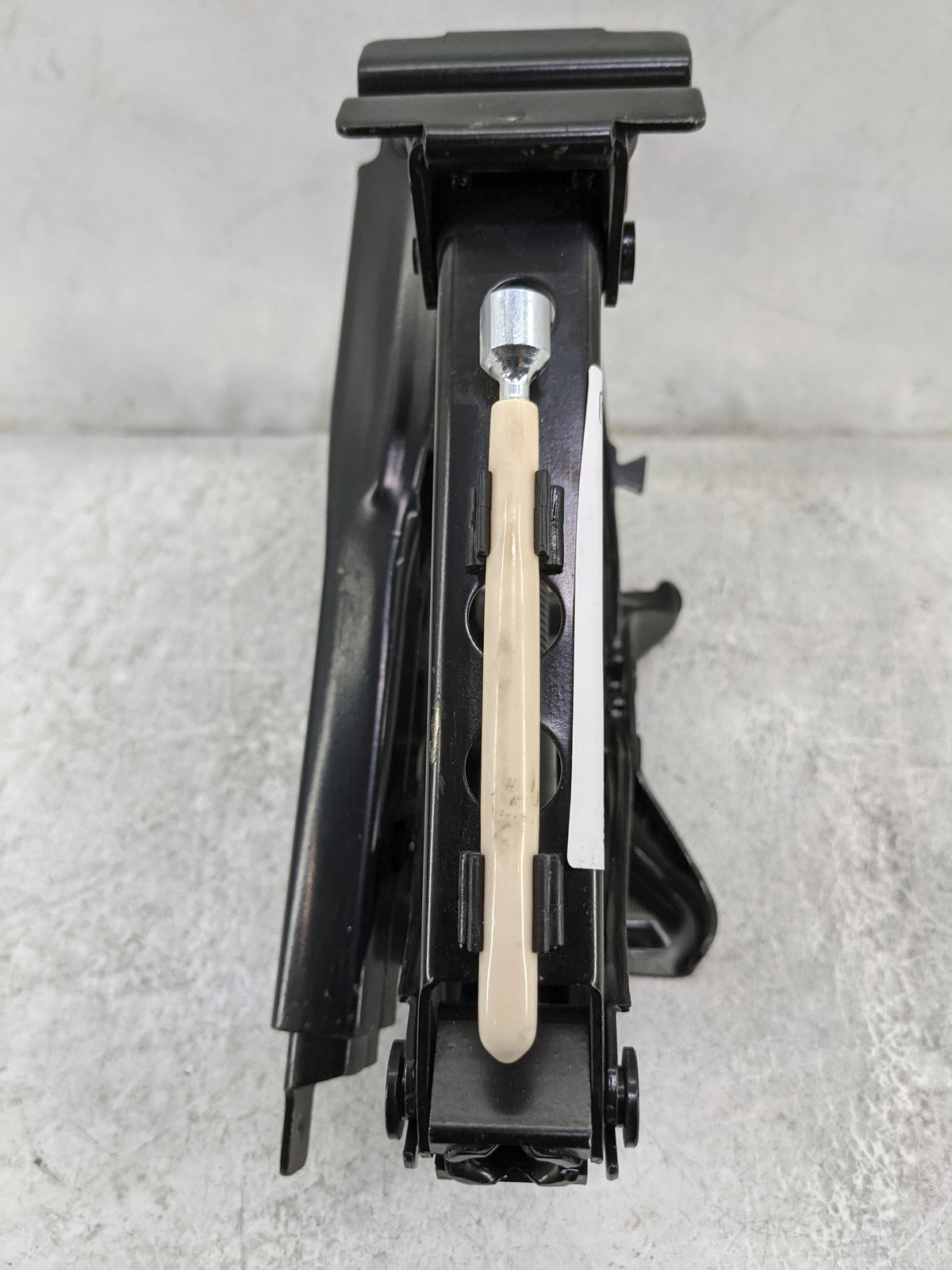 2010 Chevrolet Malibu Spare Scissor Car Jack Black - Oemusedautoparts1.com