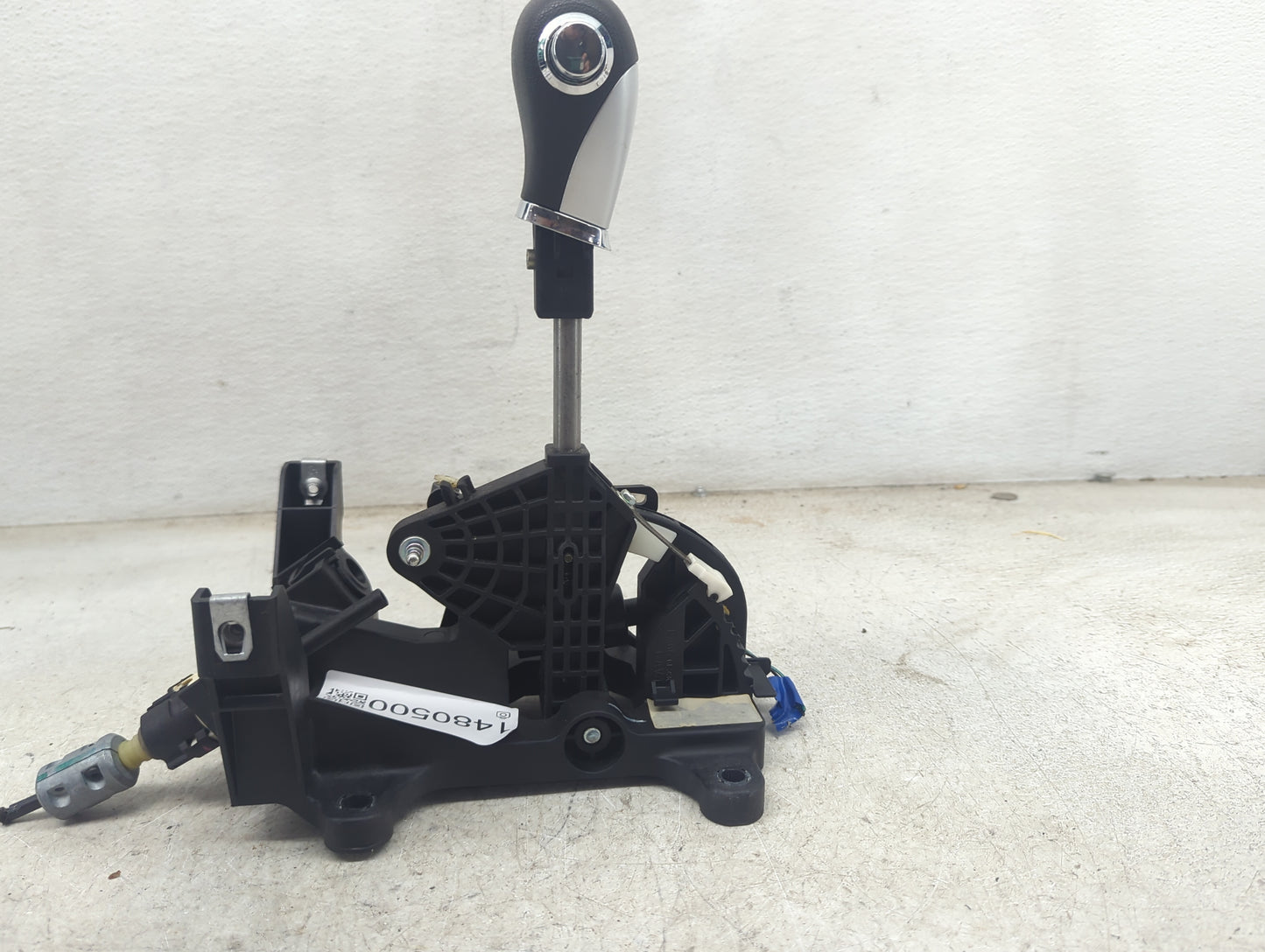 2010 Chevrolet Malibu Floor Console Assembly Shifter Black - Oemusedautoparts1.com