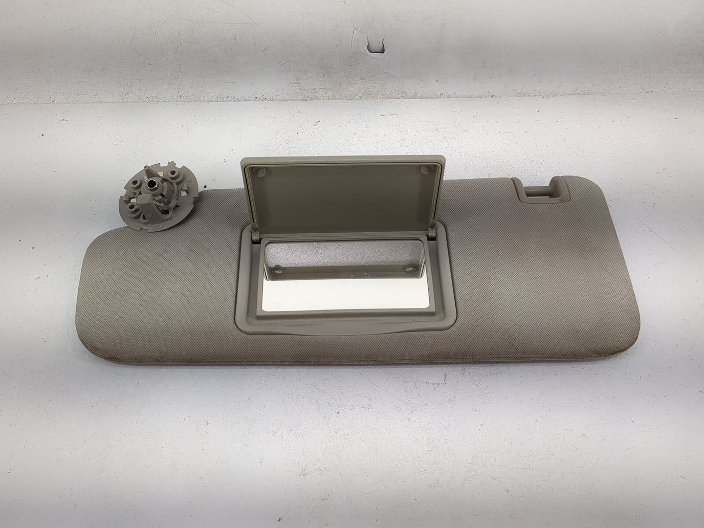 2010 Chevrolet Malibu Sun Visor Shade Replacement Driver Left Mirror Fits OEM Used Auto Parts - Oemusedautoparts1.com