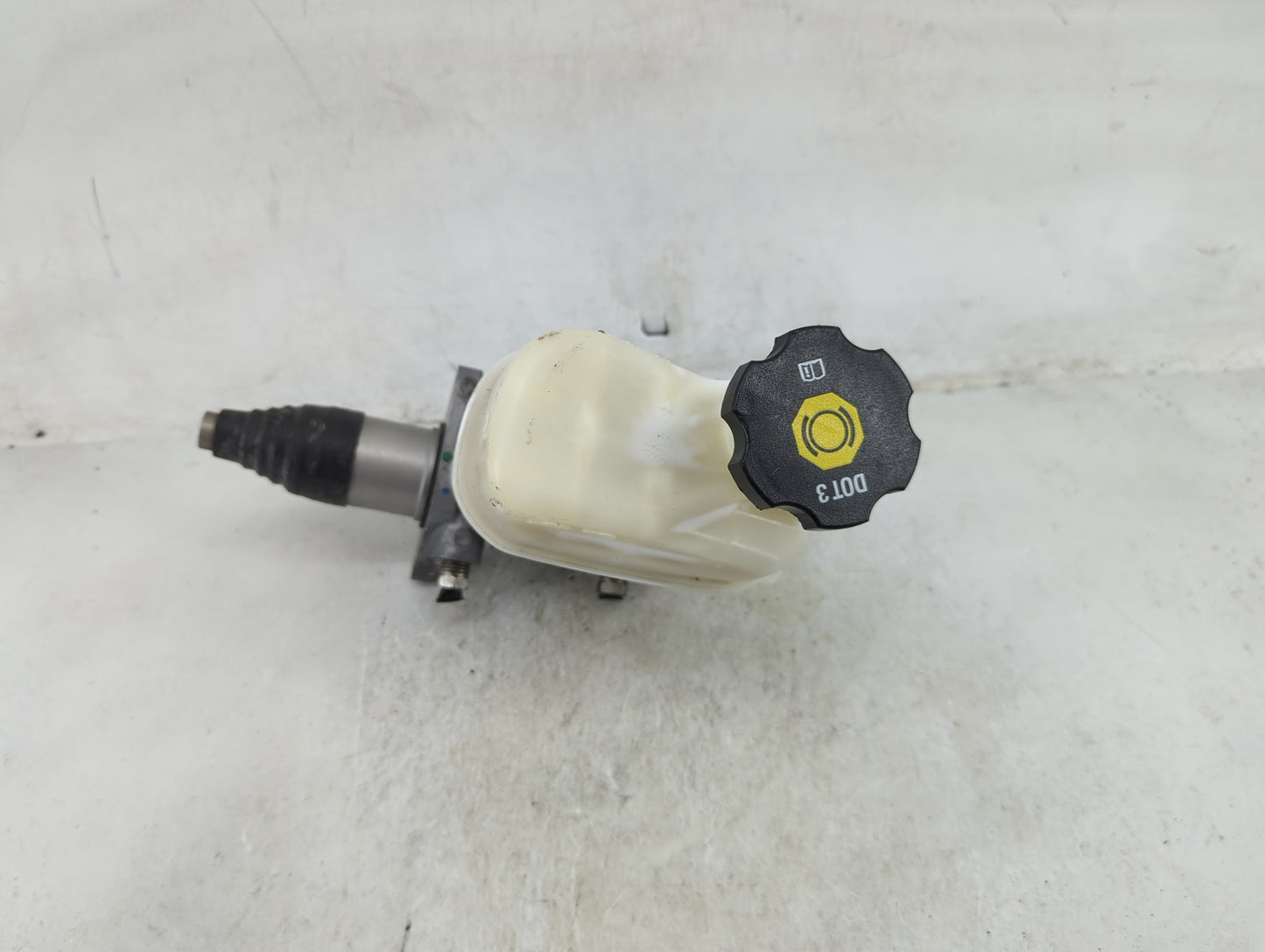 2008-2012 Chevrolet Malibu Brake Master Cylinder 1489189 - Oemusedautoparts1.com