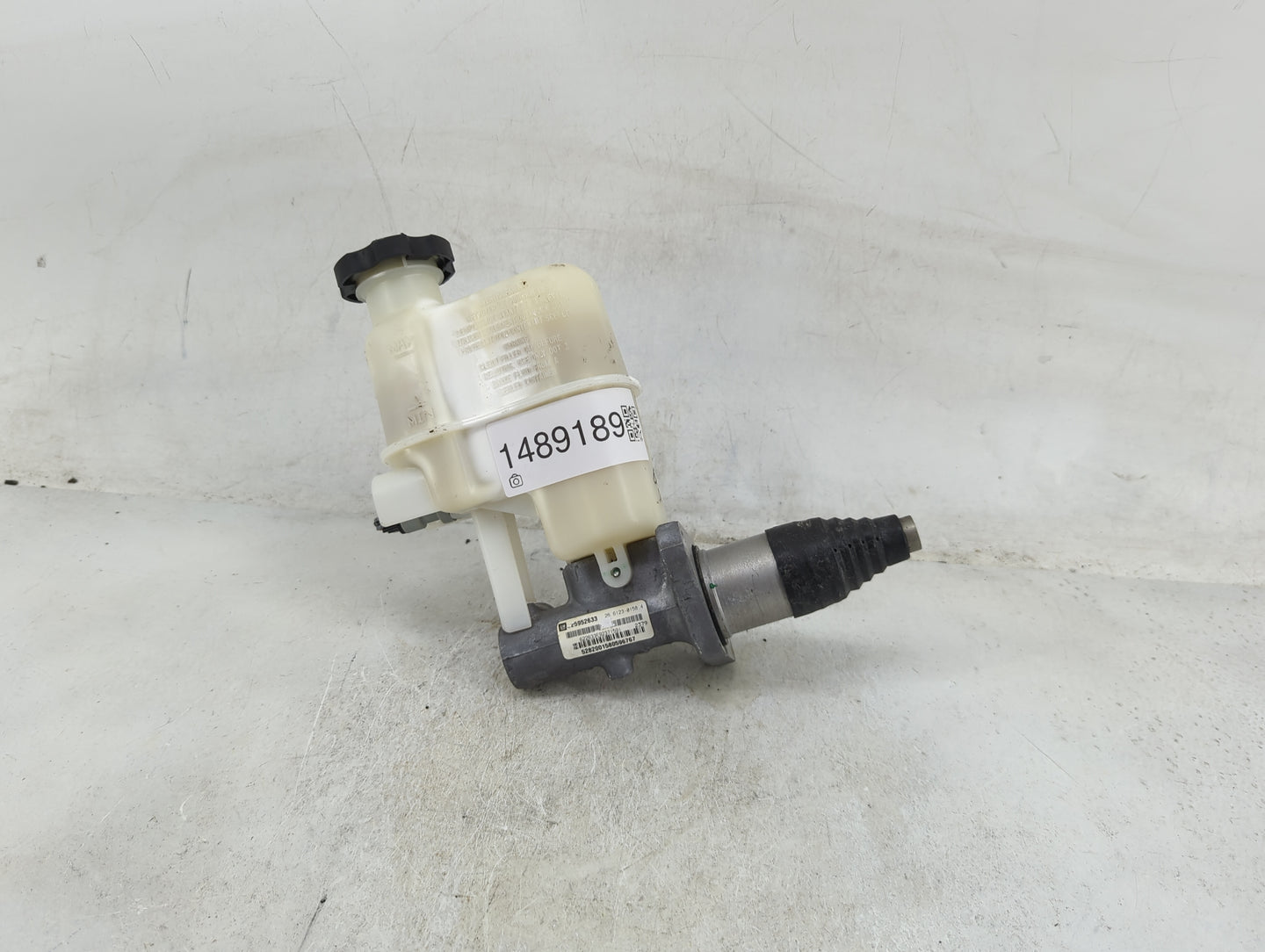 2008-2012 Chevrolet Malibu Brake Master Cylinder 1489189 - Oemusedautoparts1.com
