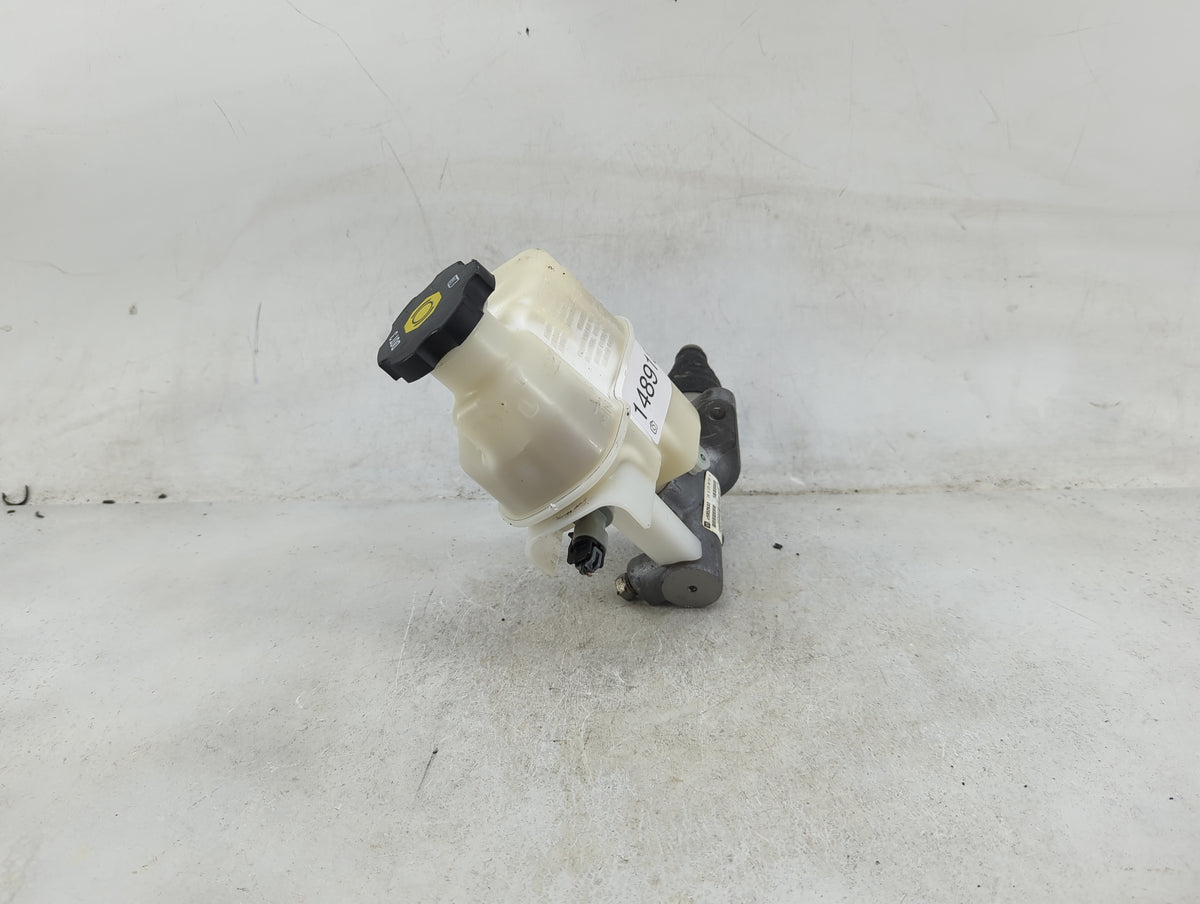 2008-2012 Chevrolet Malibu Brake Master Cylinder 1489189 - Oemusedautoparts1.com