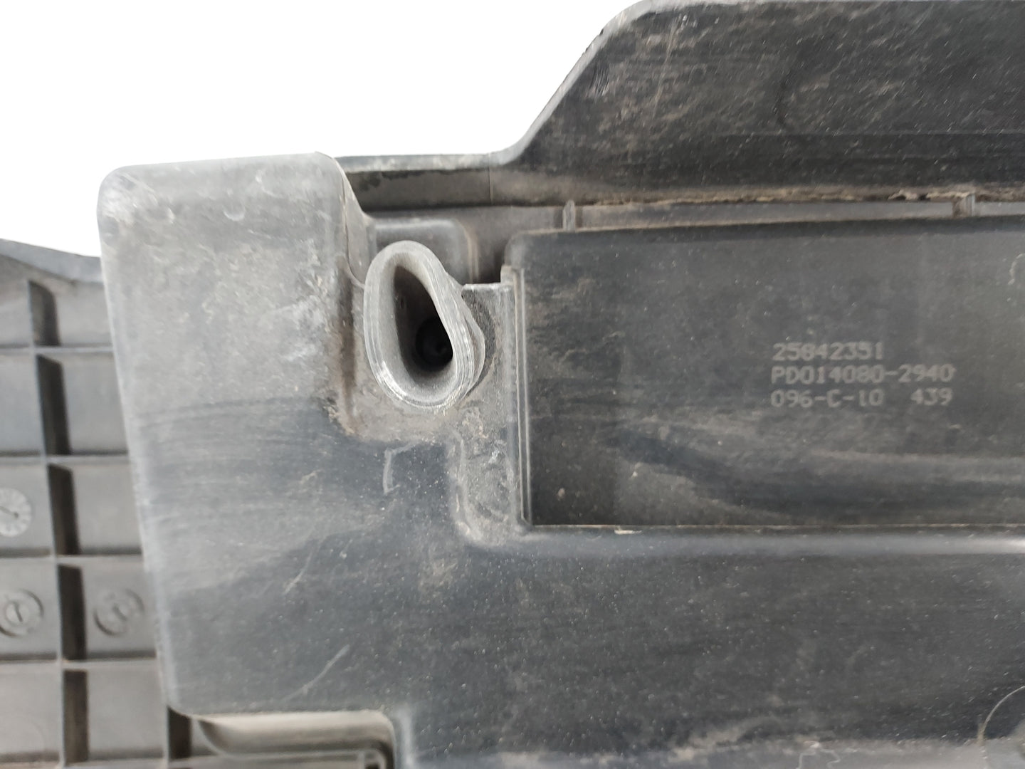 2010 Chevrolet Malibu Engine Cover 1496983 - Oemusedautoparts1.com
