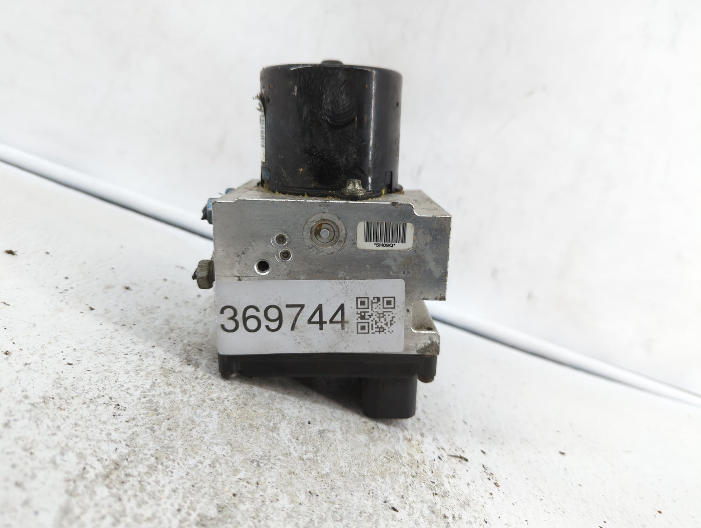 2010 Chevrolet Malibu ABS Pump Control Module Replacement P/N:25949990 20812604 Fits OEM Used Auto Parts - Oemusedautoparts1