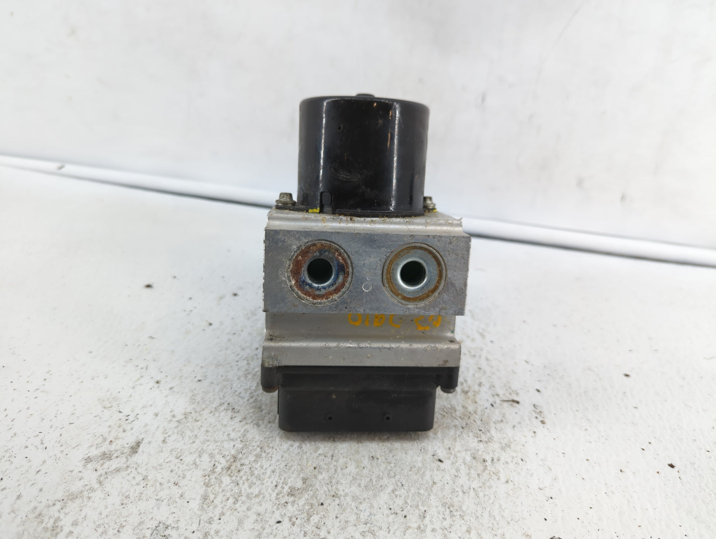 2010 Chevrolet Malibu ABS Pump Control Module Replacement P/N:25949990 20812604 Fits OEM Used Auto Parts - Oemusedautoparts1