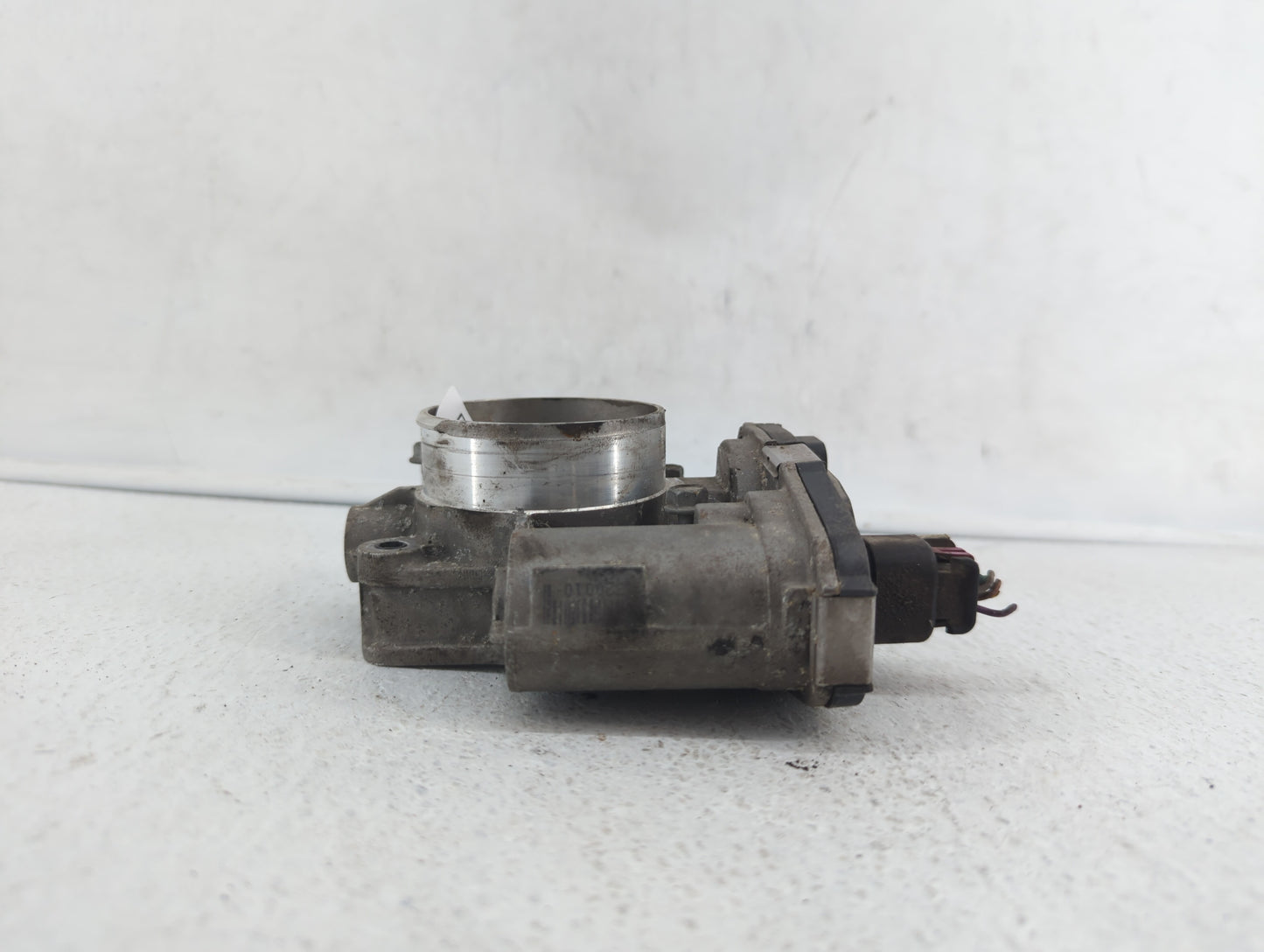 2008-2012 Chevrolet Malibu Throttle Body P/N:9B4G-9F991-A 668AA, 186AA Fits Fits 2007 2008 2009 2010 2011 2012 OEM Used Auto