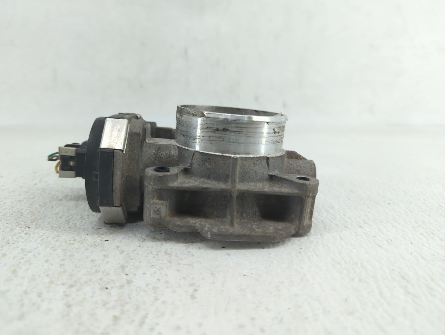 2008-2012 Chevrolet Malibu Throttle Body P/N:9B4G-9F991-A 668AA, 186AA Fits Fits 2007 2008 2009 2010 2011 2012 OEM Used Auto