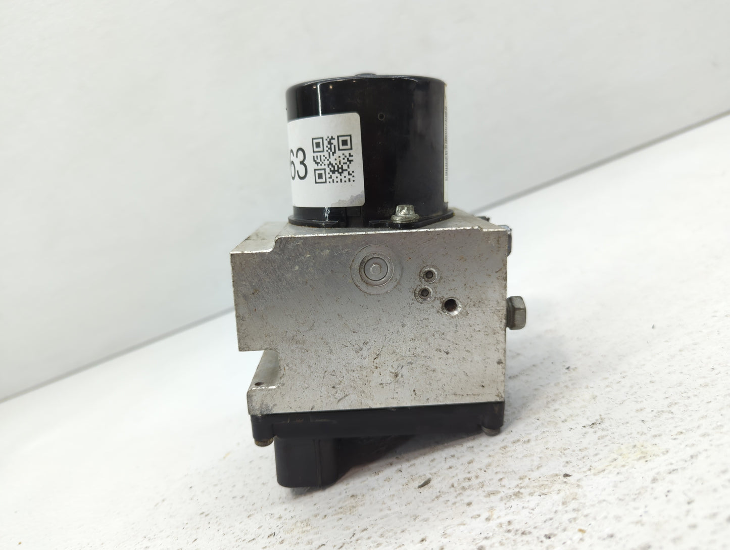 2010 Chevrolet Malibu ABS Pump Control Module Replacement P/N:25949990 20812604 Fits OEM Used Auto Parts - Oemusedautoparts1