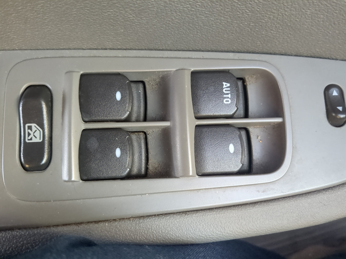 2010-2011 Chevrolet Malibu Master Power Window Switch Replacement Driver Side Left Fits Fits 2010 2011 OEM Used Auto Parts -
