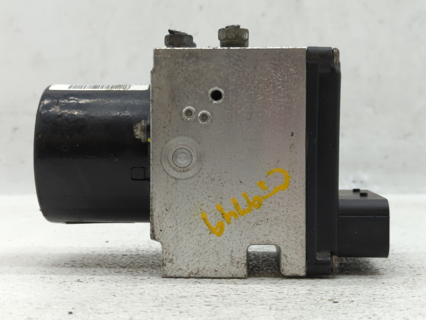 2010 Chevrolet Malibu ABS Pump Control Module Replacement P/N:25949990 Fits OEM Used Auto Parts - Oemusedautoparts1.com