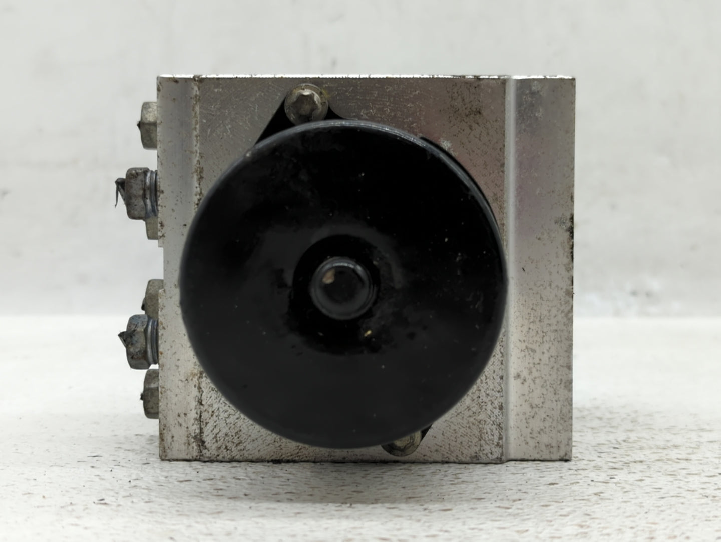 2010 Chevrolet Malibu ABS Pump Control Module Replacement P/N:25949990 Fits OEM Used Auto Parts - Oemusedautoparts1.com