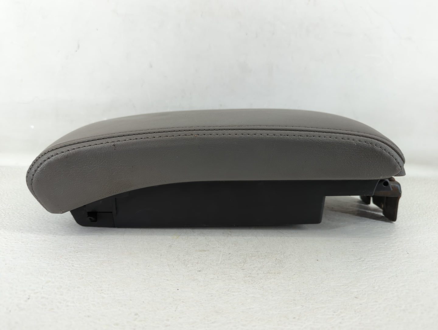 2010 Chevrolet Malibu Center Console Armrest Cover Lid - Oemusedautoparts1.com