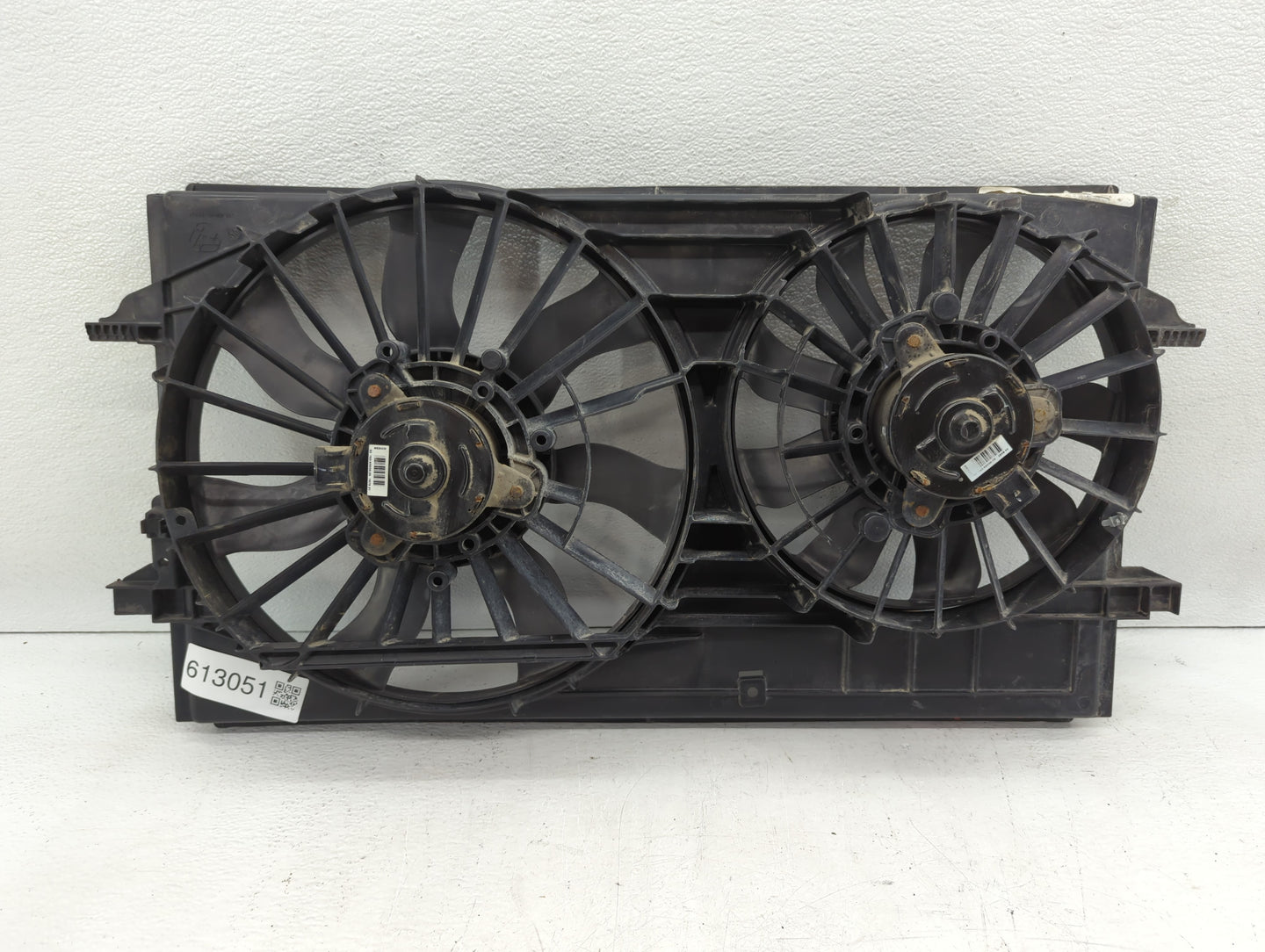 2004-2012 Chevrolet Malibu Left Radiator Fan Motor Assembly Black - Oemusedautoparts1.com