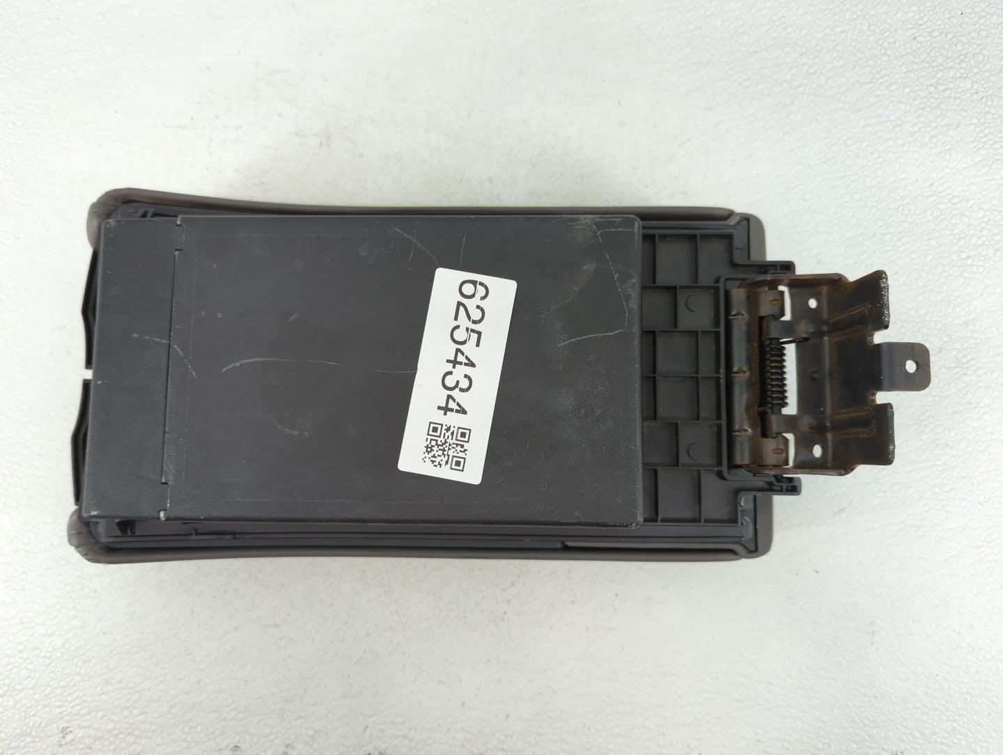 2010 Chevrolet Malibu Center Console Armrest Cover Lid Black - Oemusedautoparts1.com