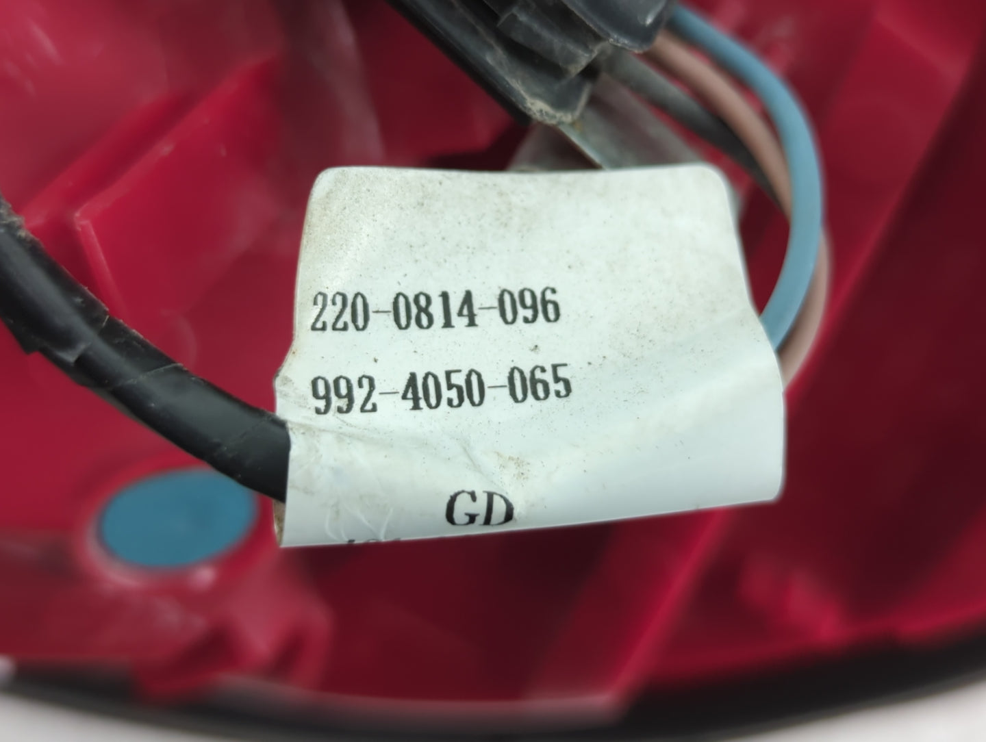 2008-2012 Chevrolet Malibu Tail Light Assembly Passenger Right OEM P/N:992-4050-065 220-0814-096 Fits OEM Used Auto Parts - 