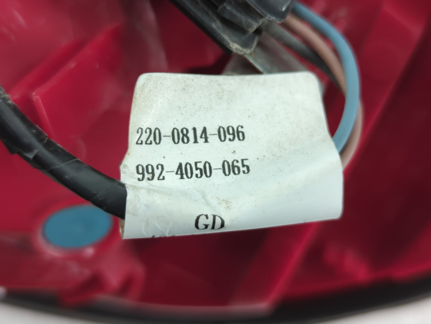 2008-2012 Chevrolet Malibu Tail Light Assembly Passenger Right OEM P/N:992-4050-065 220-0814-096 Fits OEM Used Auto Parts - 