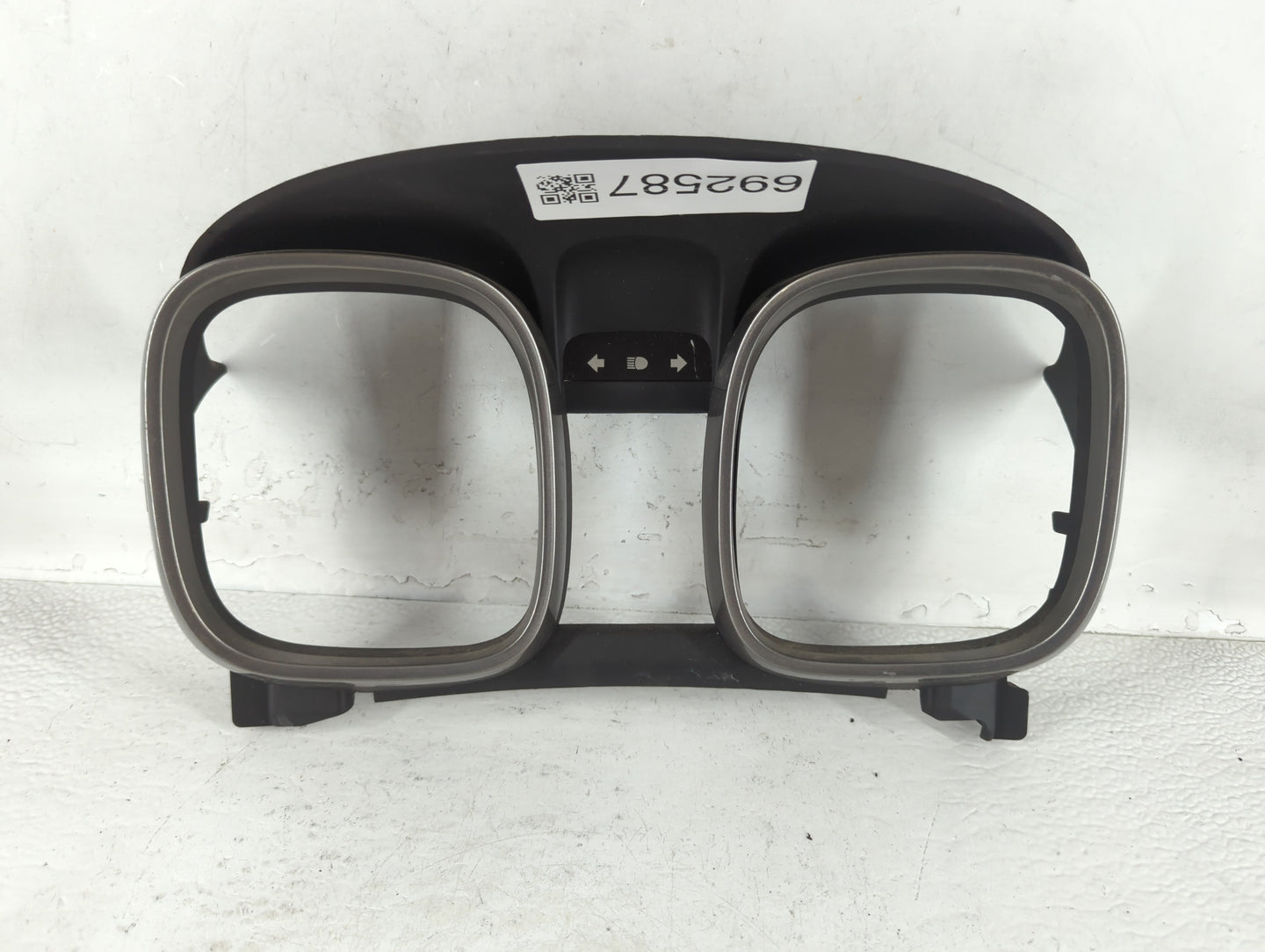 2010 Chevrolet Malibu Radio Climate Panel Bezel - Oemusedautoparts1.com