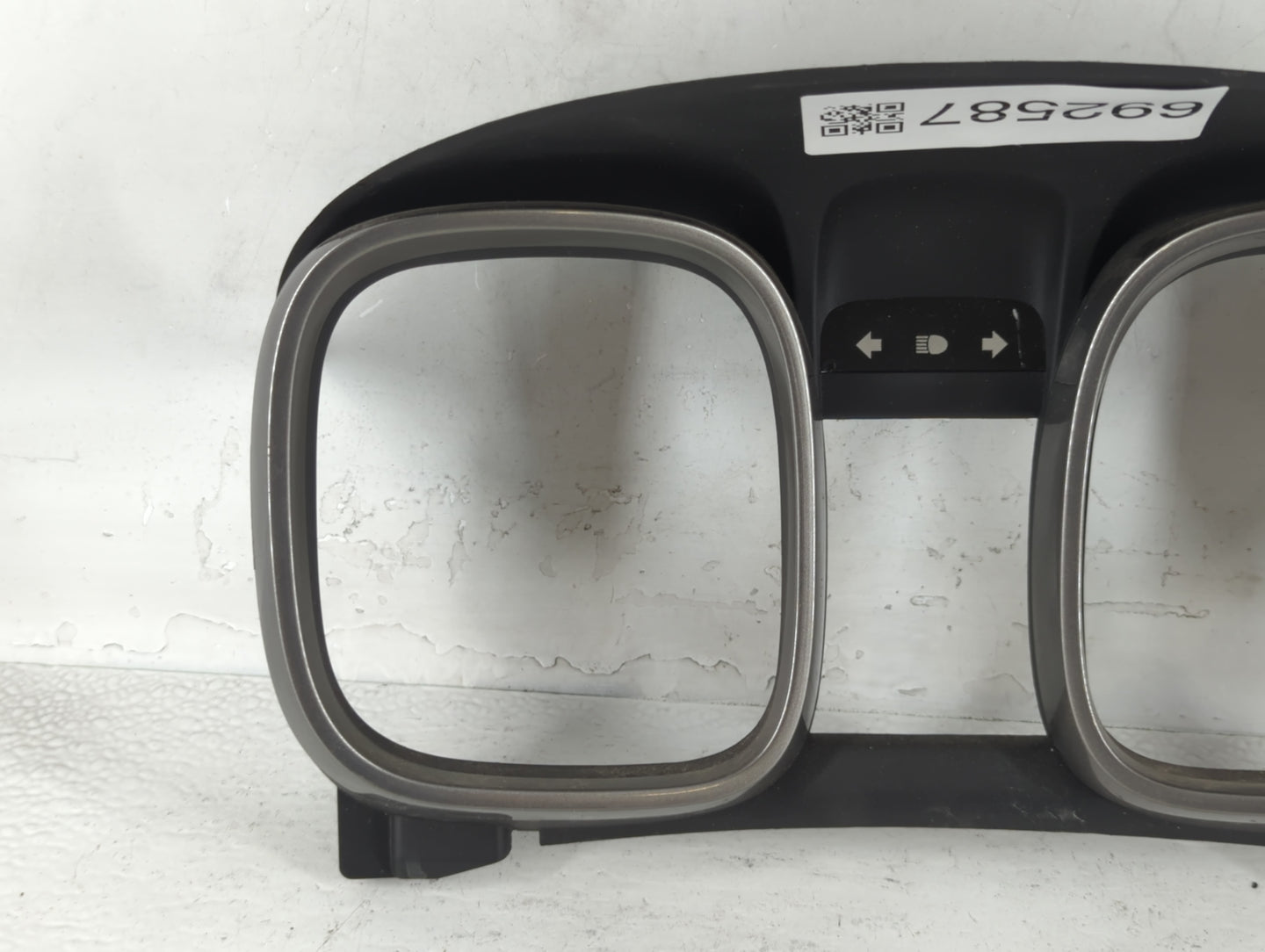 2010 Chevrolet Malibu Radio Climate Panel Bezel - Oemusedautoparts1.com