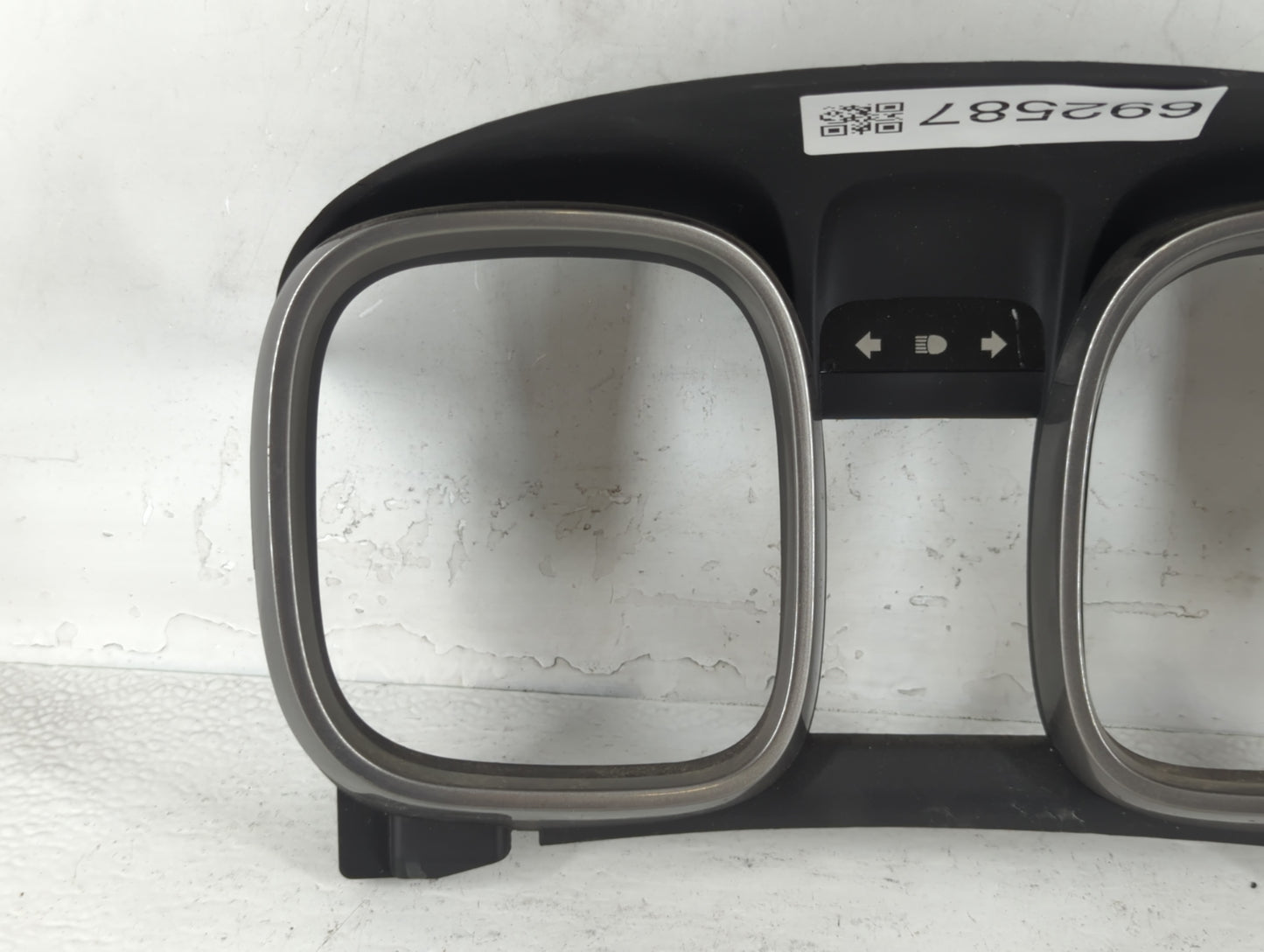 2010 Chevrolet Malibu Radio Climate Panel Bezel - Oemusedautoparts1.com