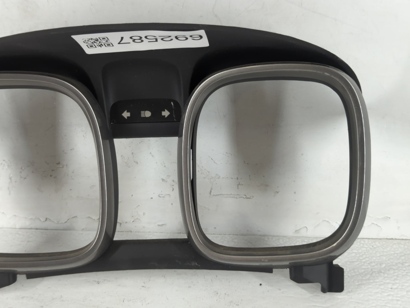 2010 Chevrolet Malibu Radio Climate Panel Bezel - Oemusedautoparts1.com