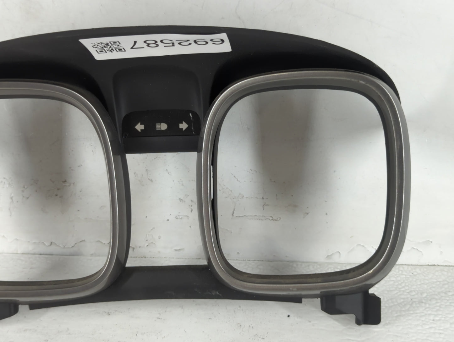 2010 Chevrolet Malibu Radio Climate Panel Bezel - Oemusedautoparts1.com