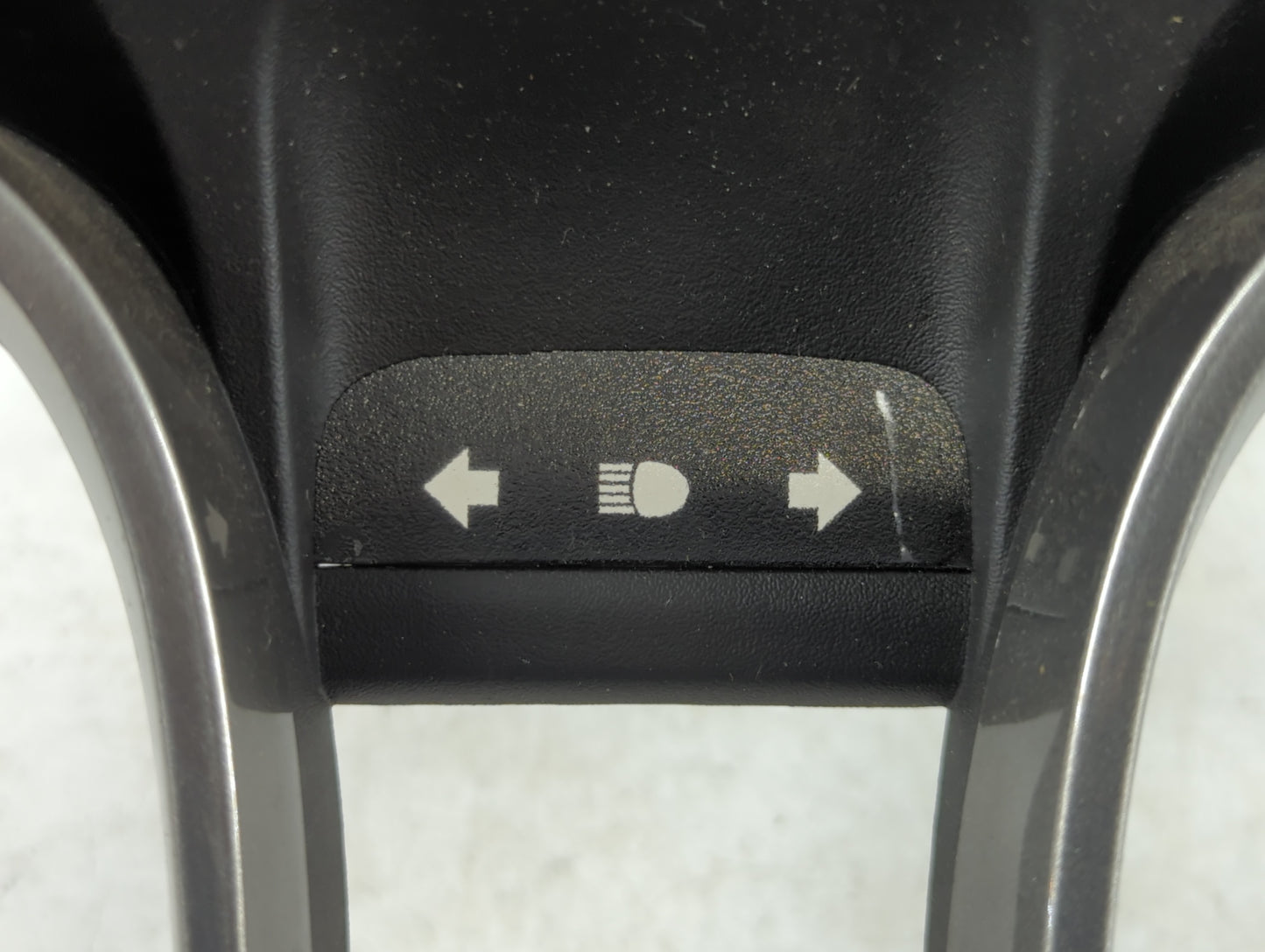 2010 Chevrolet Malibu Radio Climate Panel Bezel - Oemusedautoparts1.com