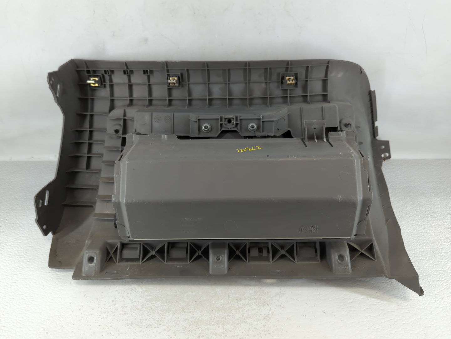 2010 Chevrolet Malibu Passenger Glove Box Door Storage Compartment 693955 - Oemusedautoparts1.com