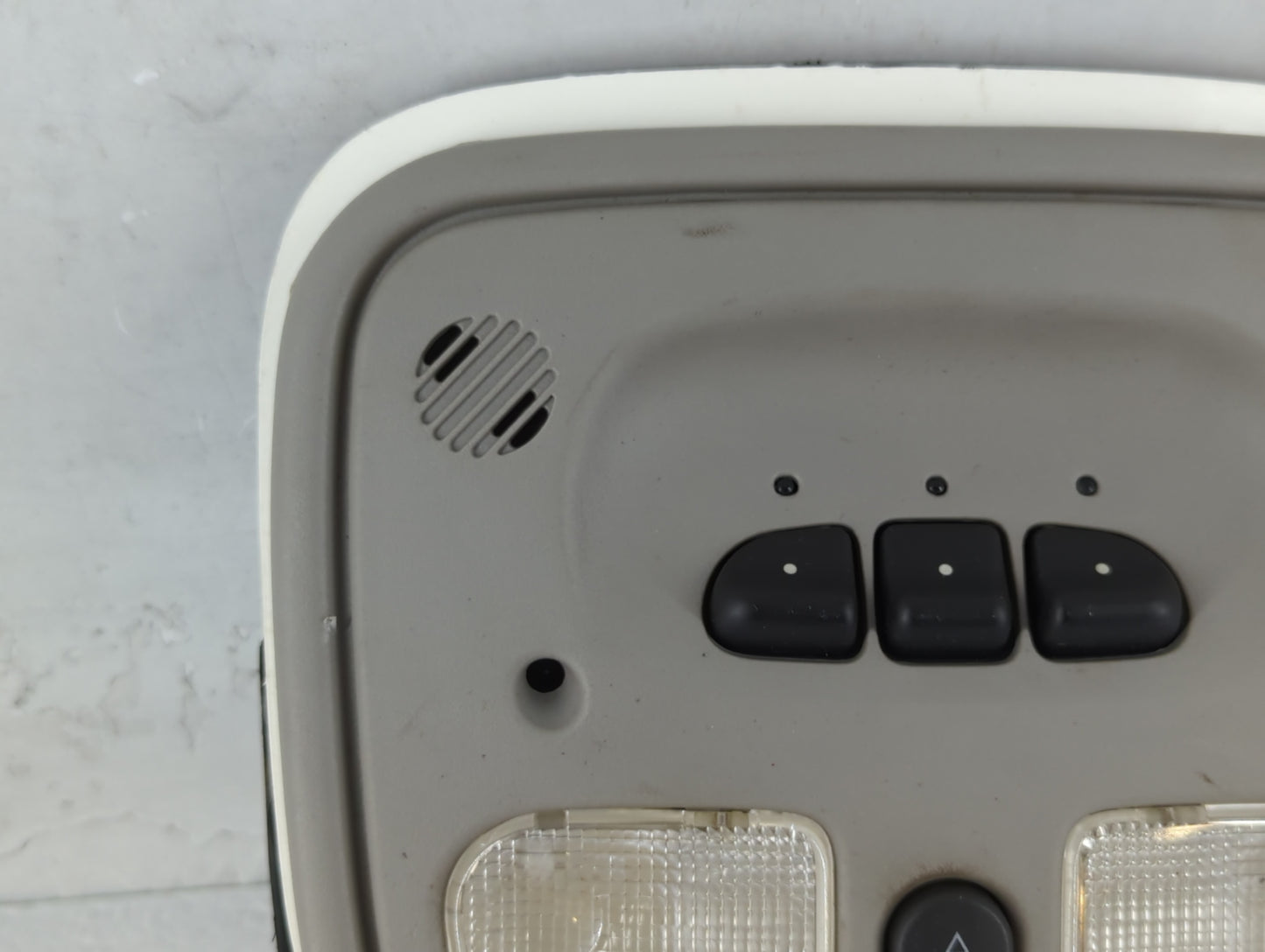 2010 Chevrolet Malibu Overhead Roof Console 695958 - Oemusedautoparts1.com
