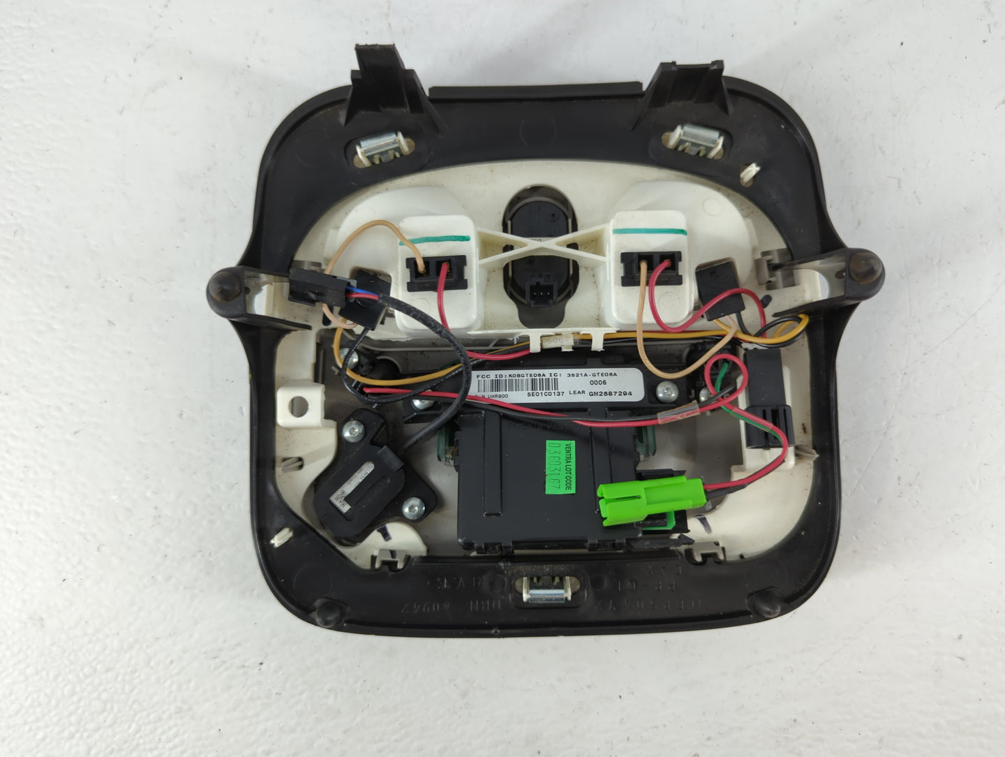2010 Chevrolet Malibu Overhead Roof Console 695958 - Oemusedautoparts1.com