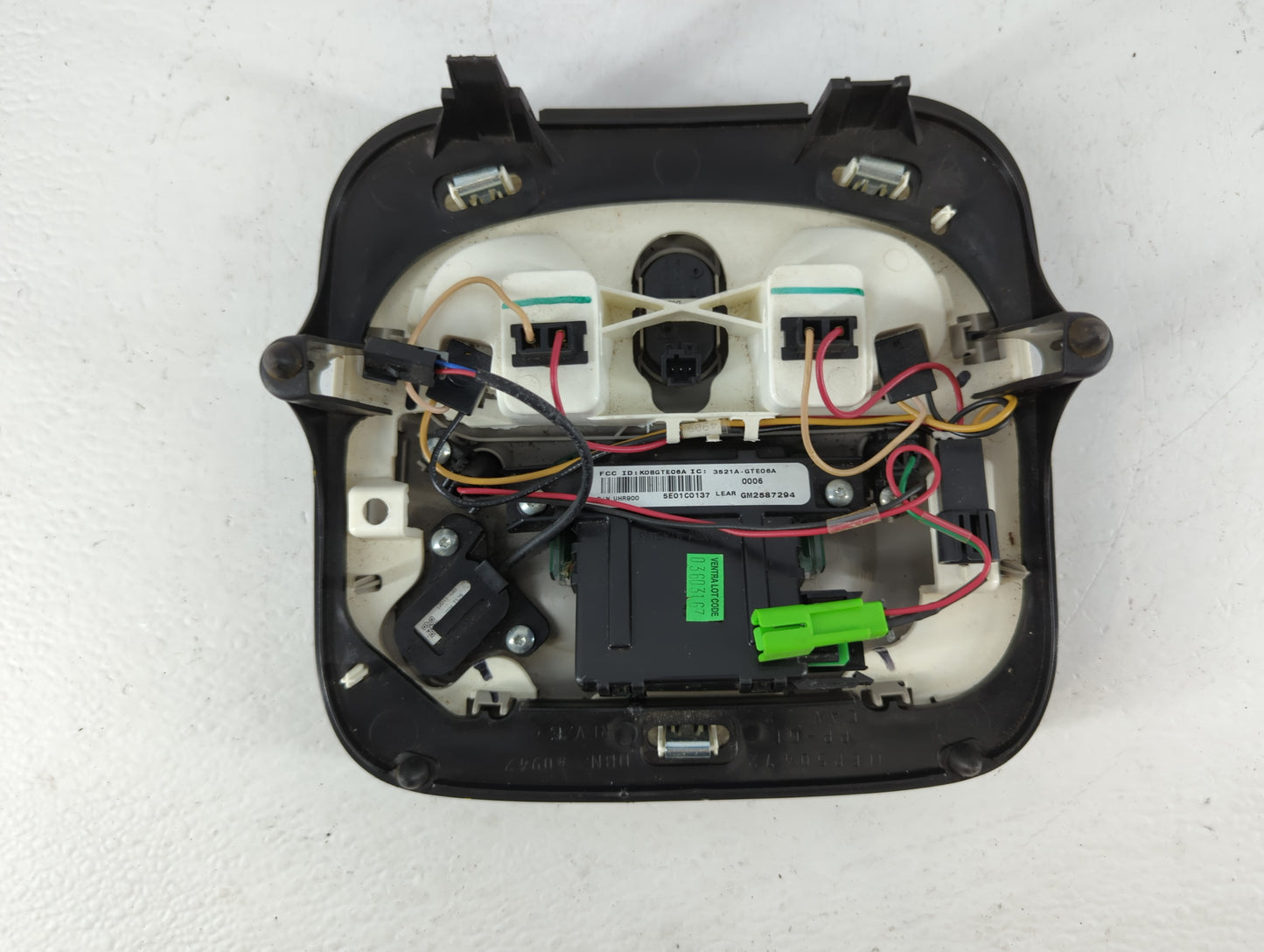 2010 Chevrolet Malibu Overhead Roof Console 695958 - Oemusedautoparts1.com