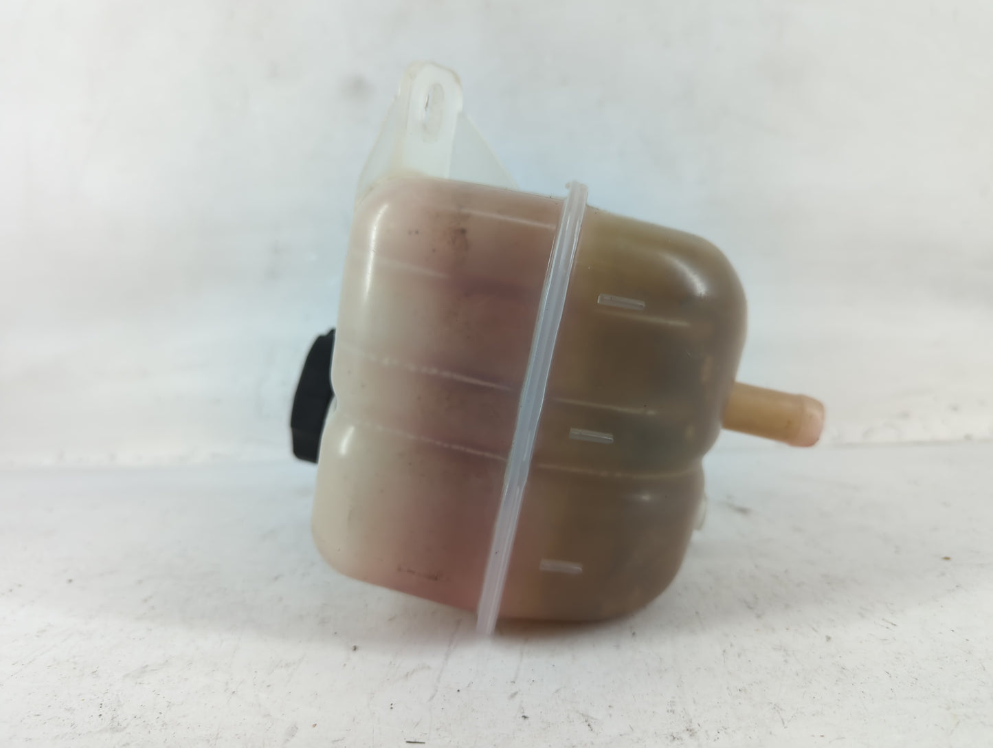 2007 Chevrolet Malibu Radiator Coolant Overflow Expansion Tank Bottle 696068 - Oemusedautoparts1.com